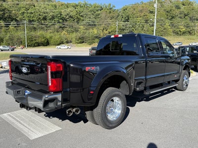 2027 Ford Super Duty F-350 DRW LARIAT