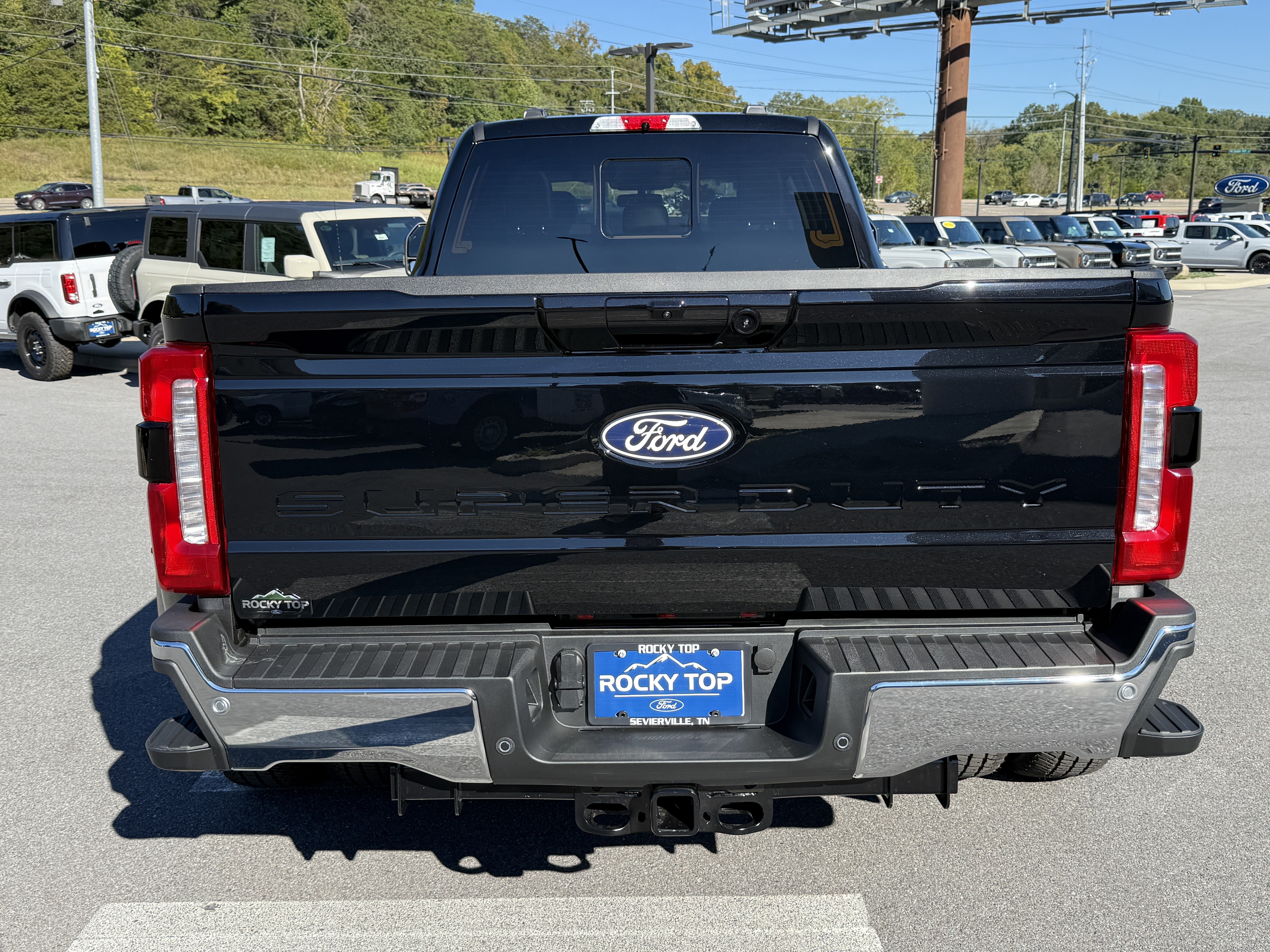 2027 Ford Super Duty F-350 DRW LARIAT
