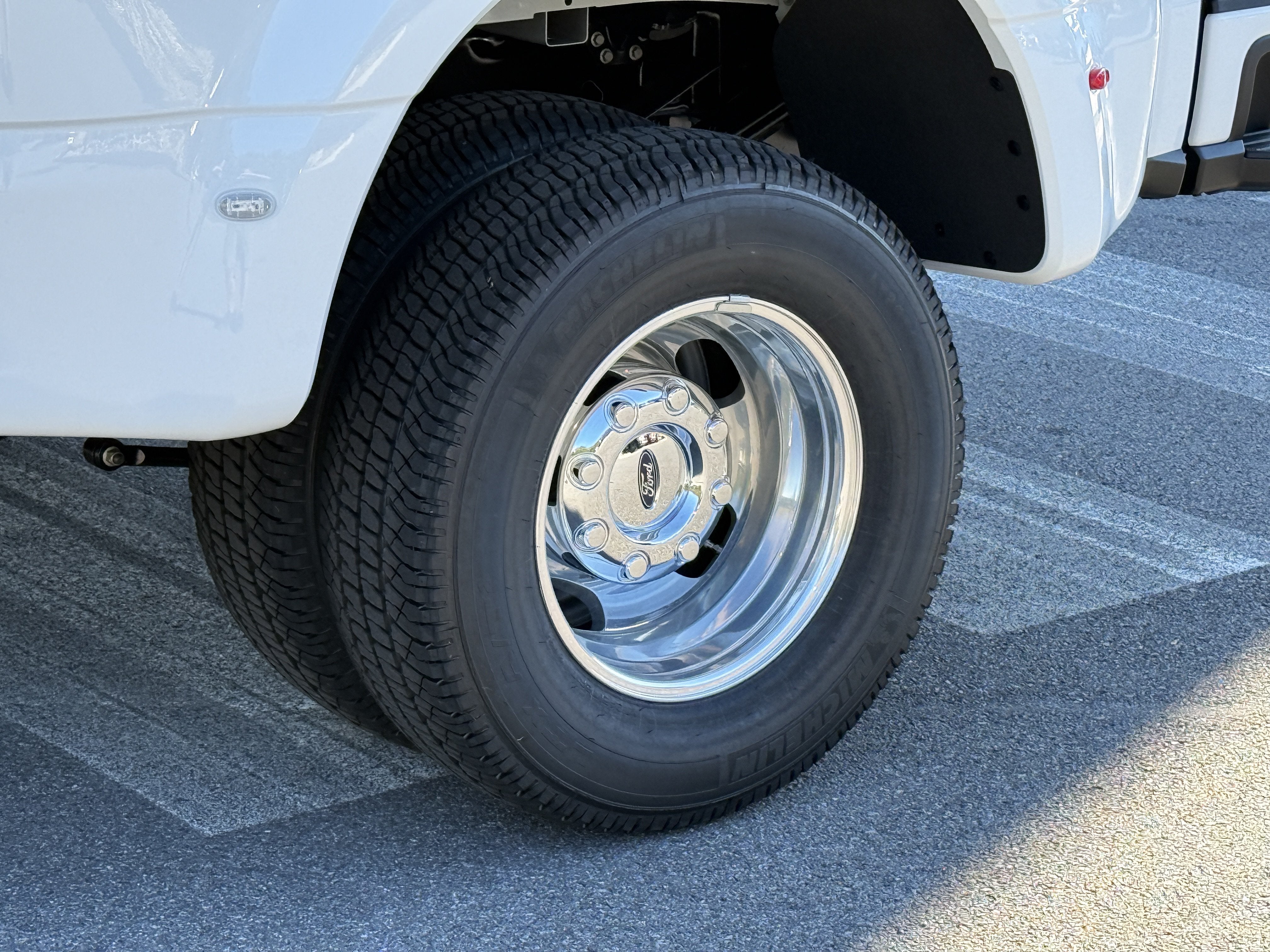 2027 Ford Super Duty F-350 DRW XL
