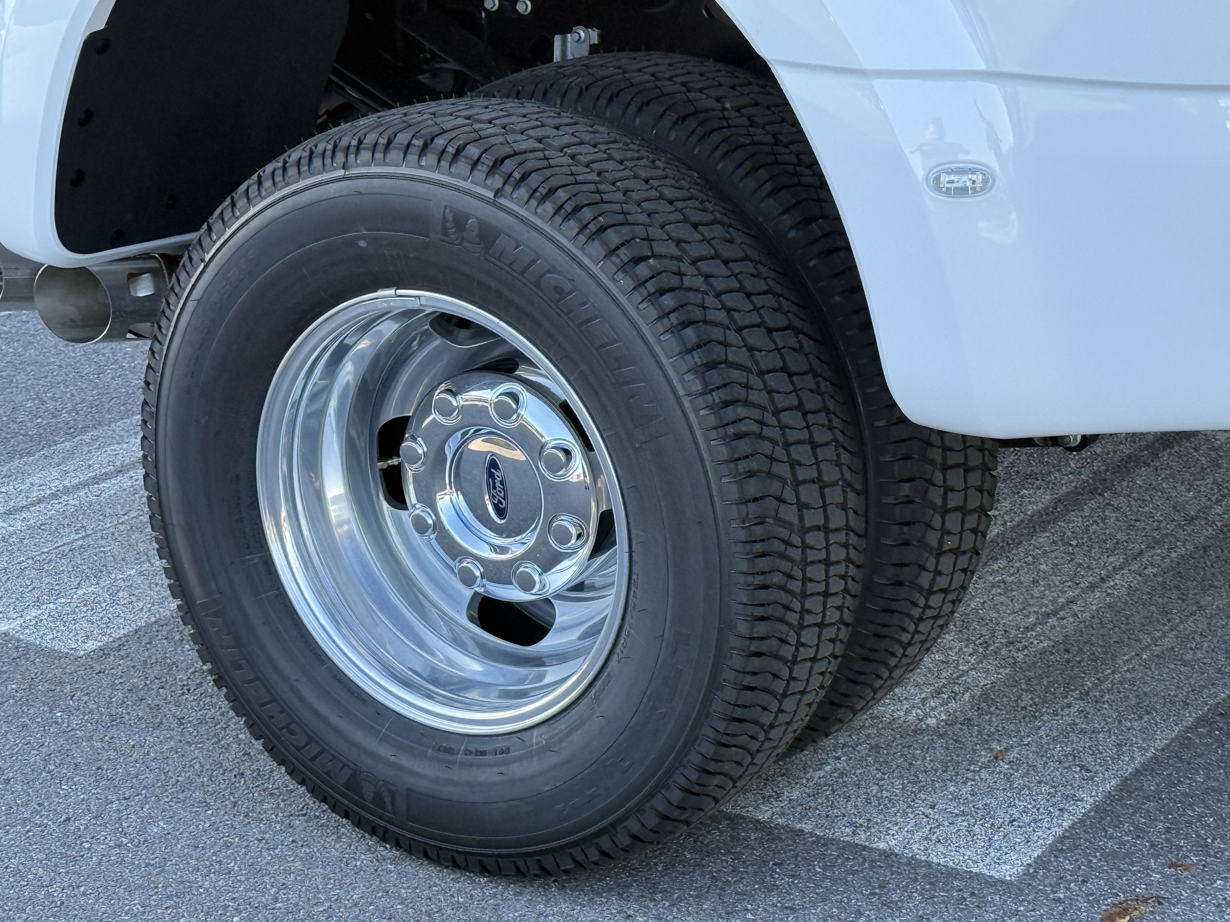 2027 Ford Super Duty F-350 DRW XL