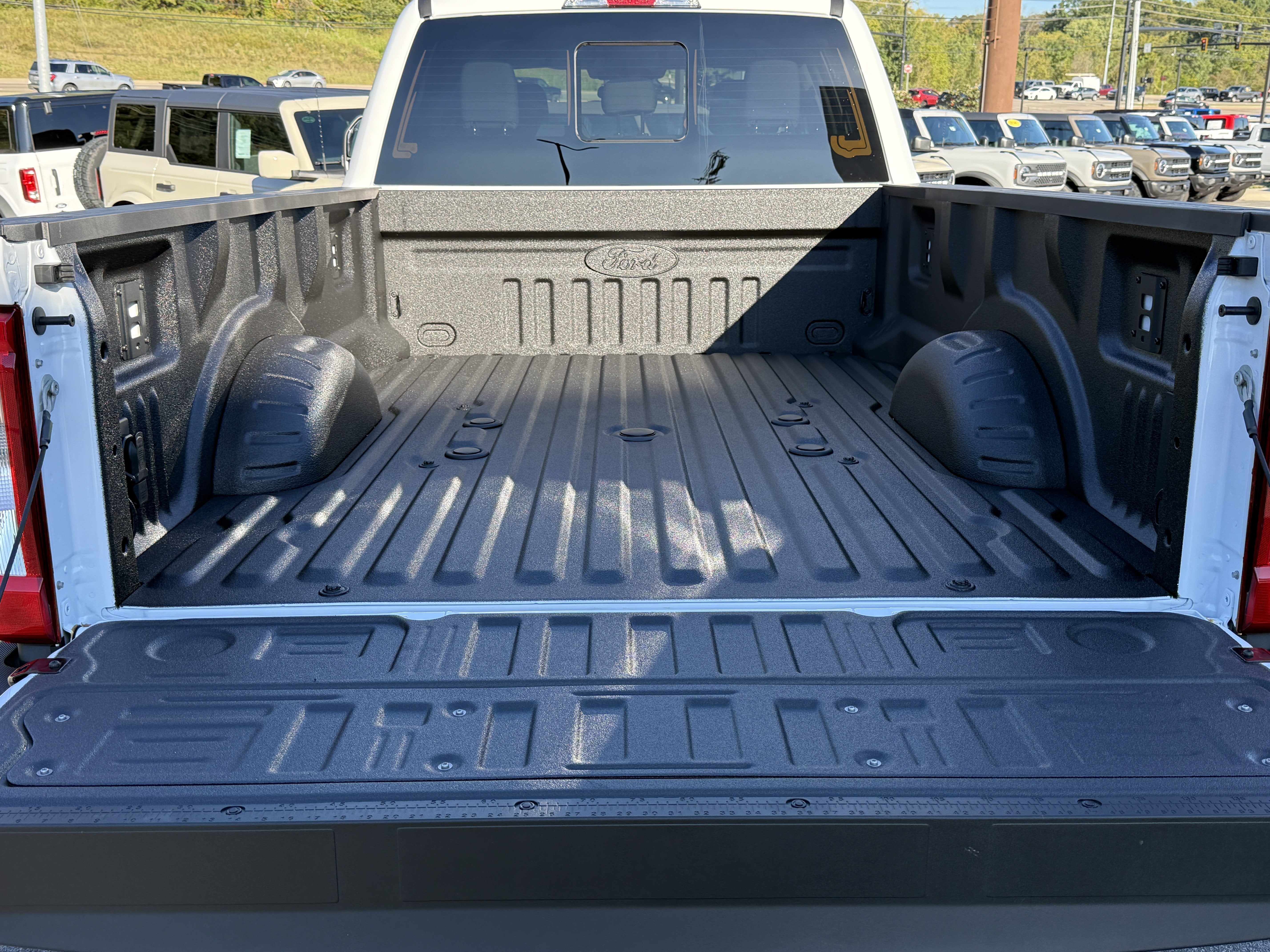 2027 Ford Super Duty F-350 DRW XL