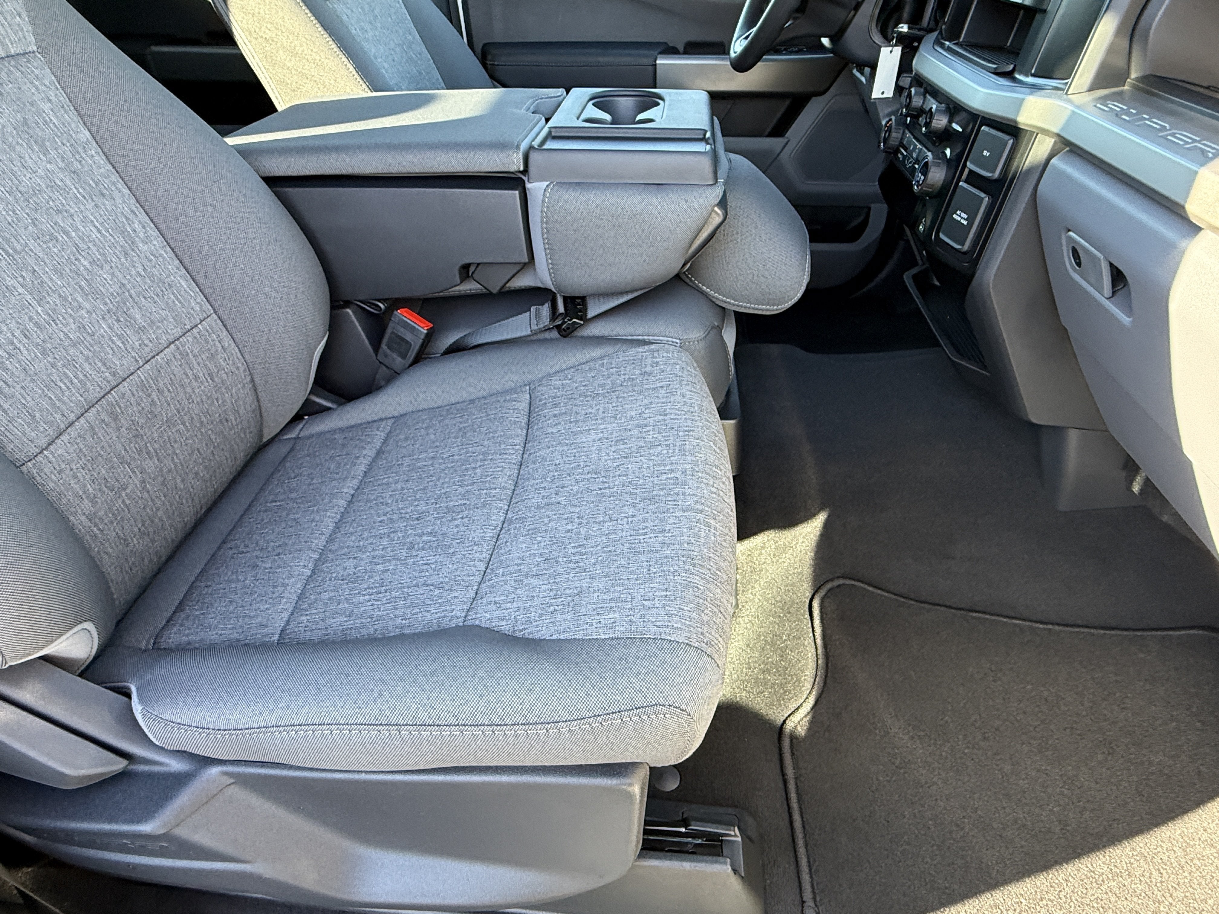 2027 Ford Super Duty F-350 DRW XL