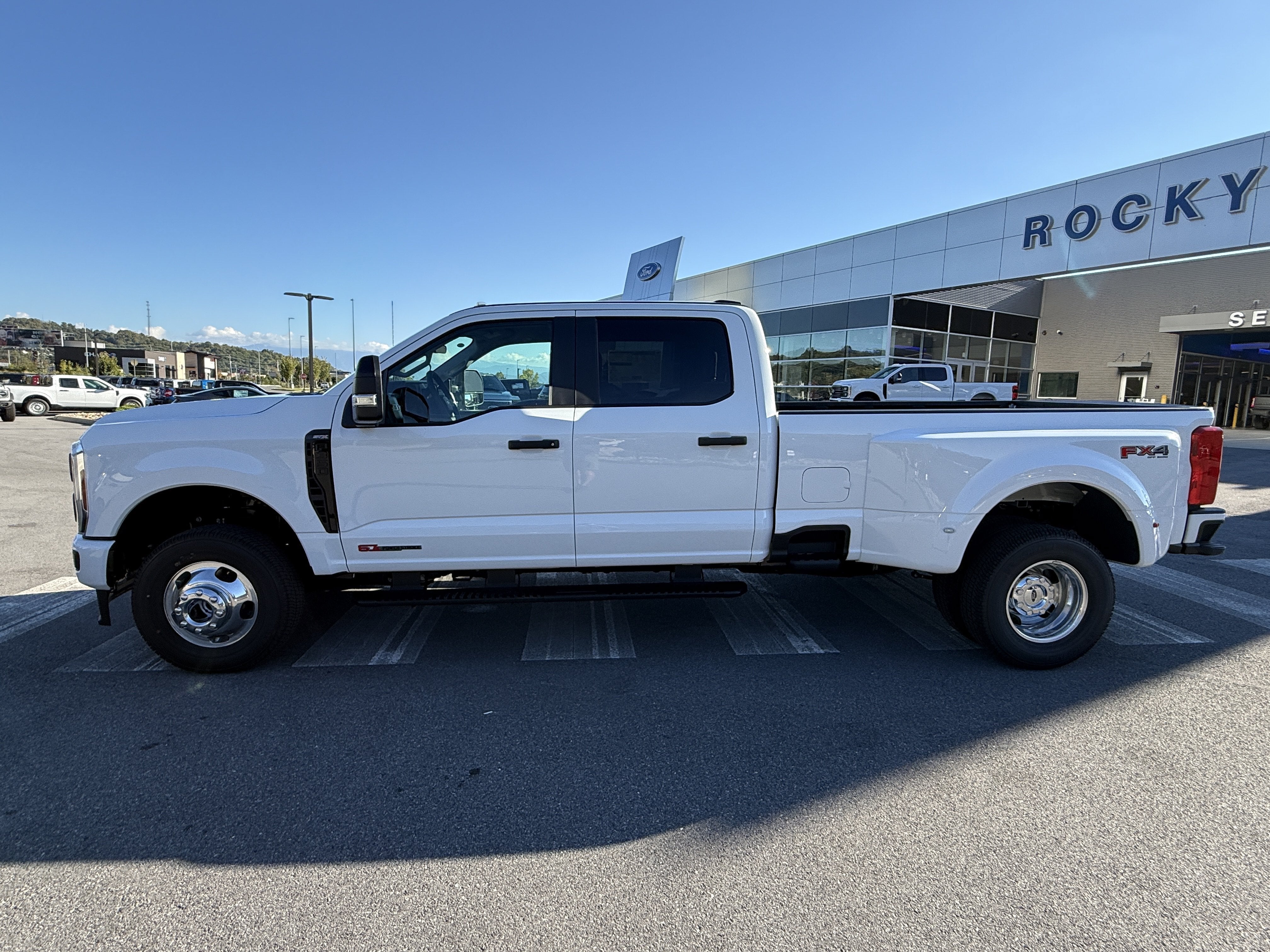 2027 Ford Super Duty F-350 DRW XL