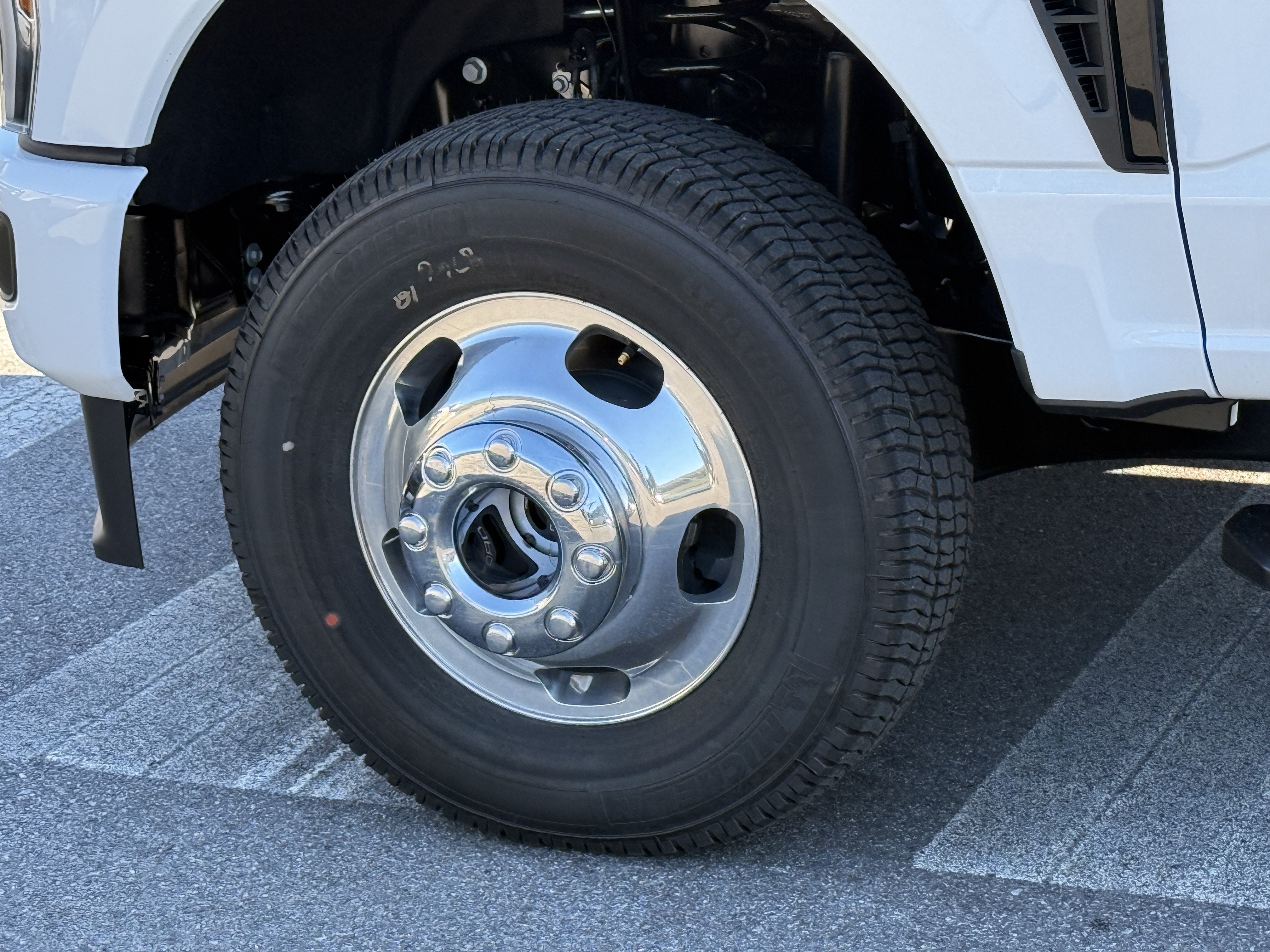 2027 Ford Super Duty F-350 DRW XL