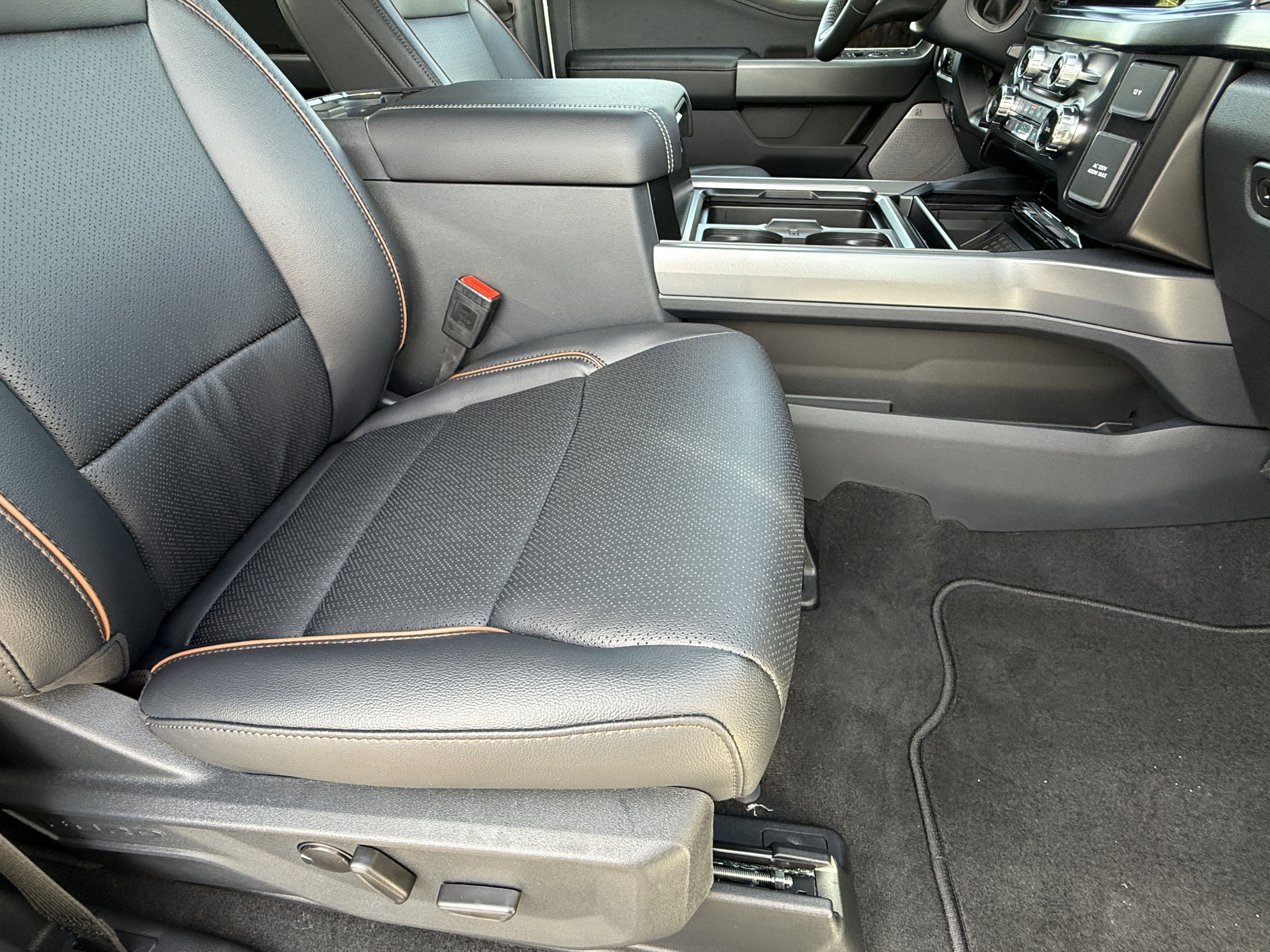 2026 Ford Super Duty F-350 DRW LARIAT