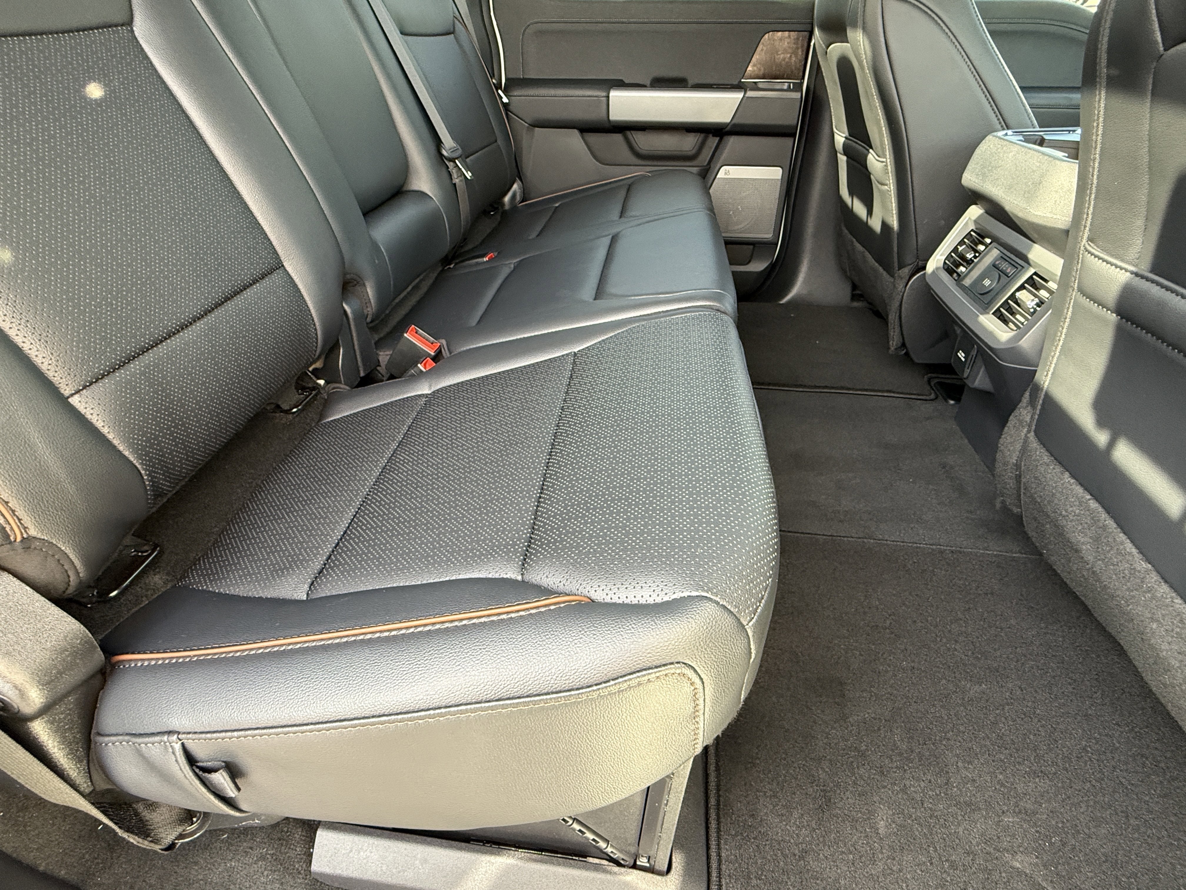 2026 Ford Super Duty F-350 DRW LARIAT