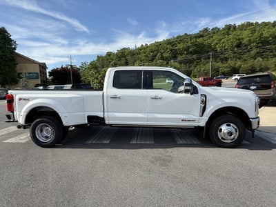 2026 Ford Super Duty F-350 DRW LARIAT