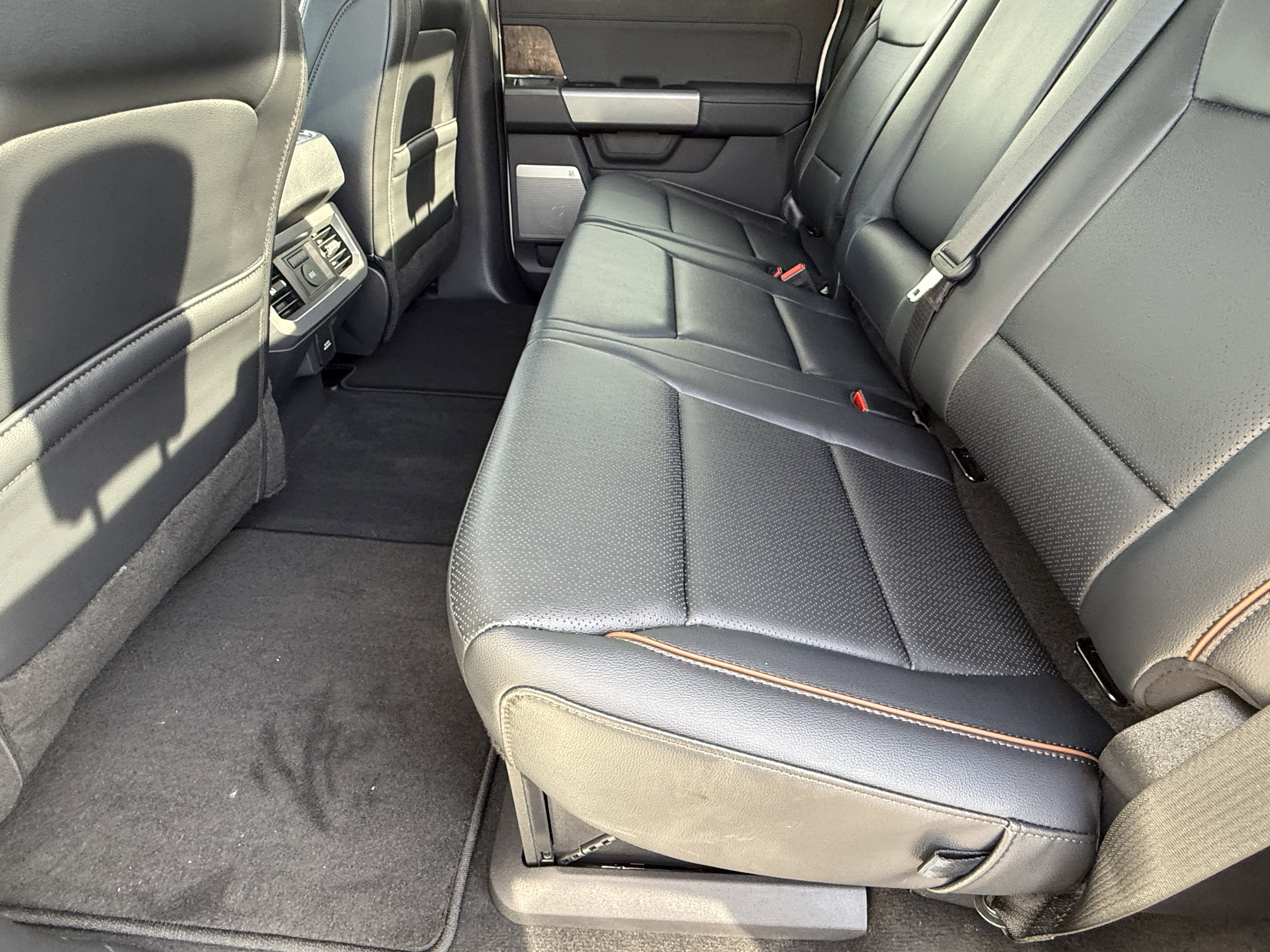 2026 Ford Super Duty F-350 DRW LARIAT