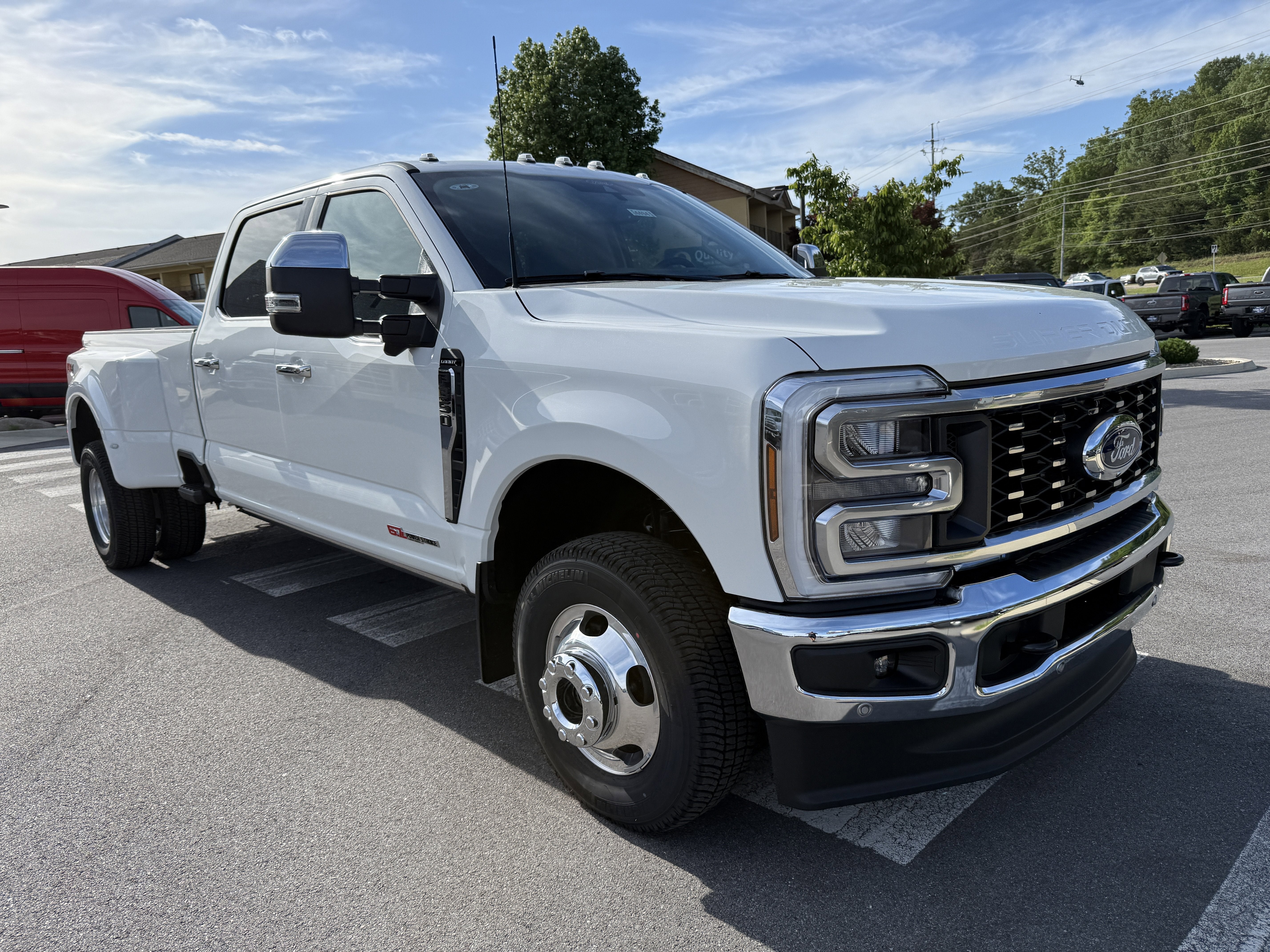 2026 Ford Super Duty F-350 DRW LARIAT
