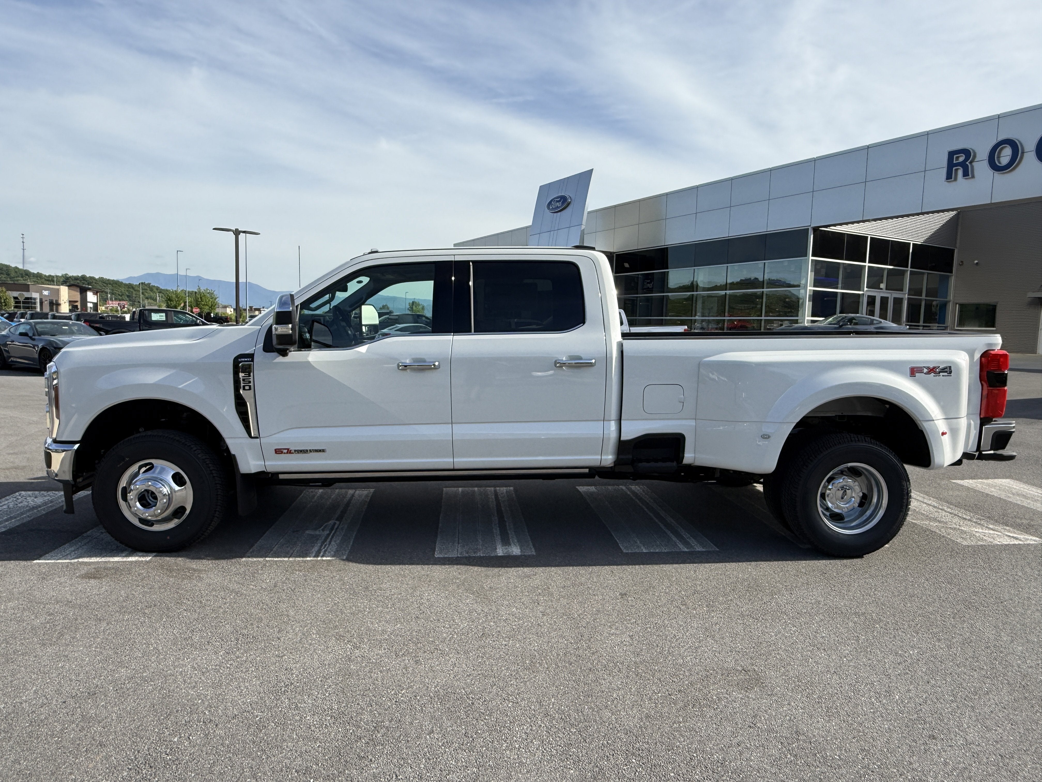 2026 Ford Super Duty F-350 DRW LARIAT