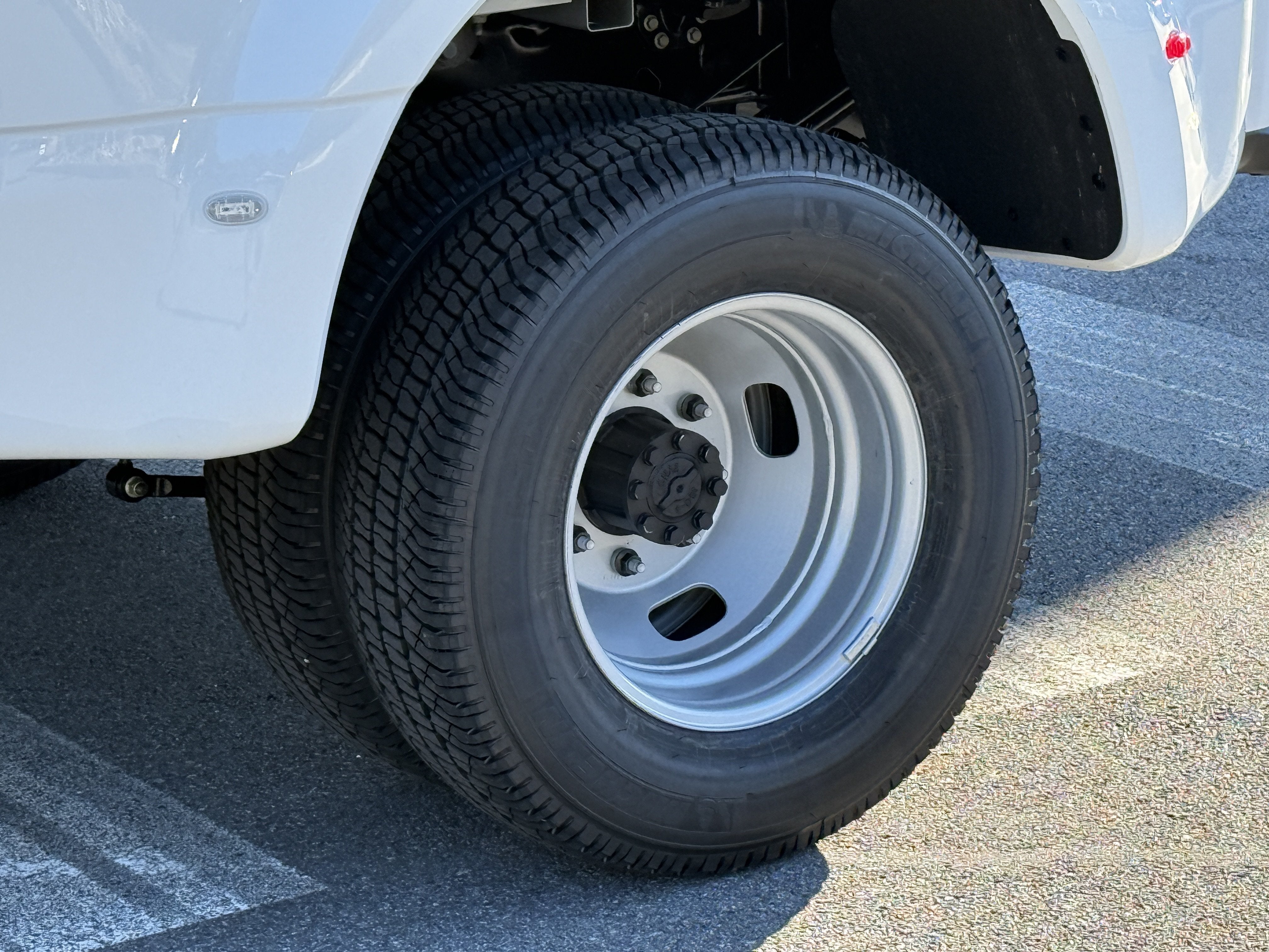 2027 Ford Super Duty F-350 DRW XL