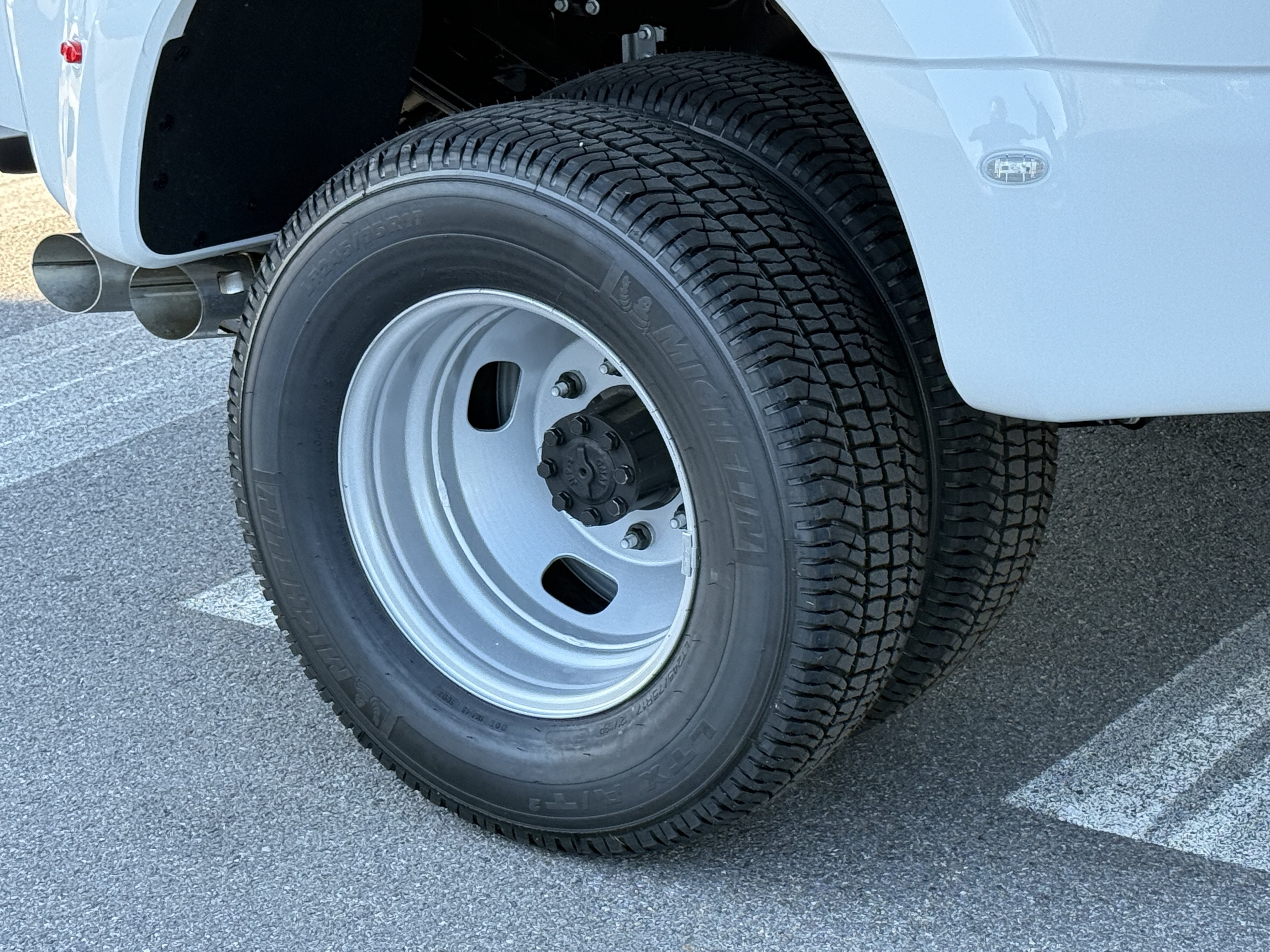 2027 Ford Super Duty F-350 DRW XL
