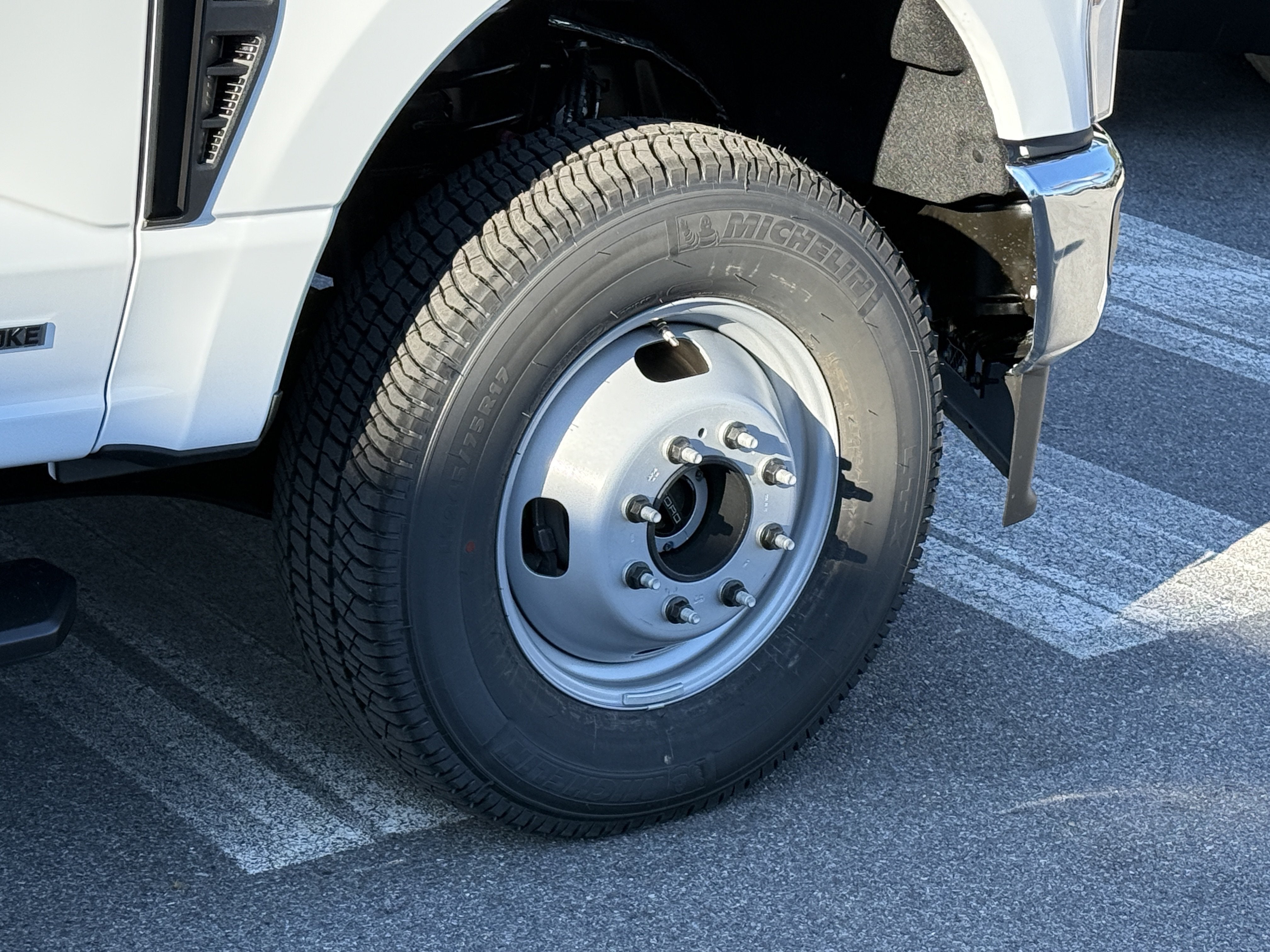 2027 Ford Super Duty F-350 DRW XL