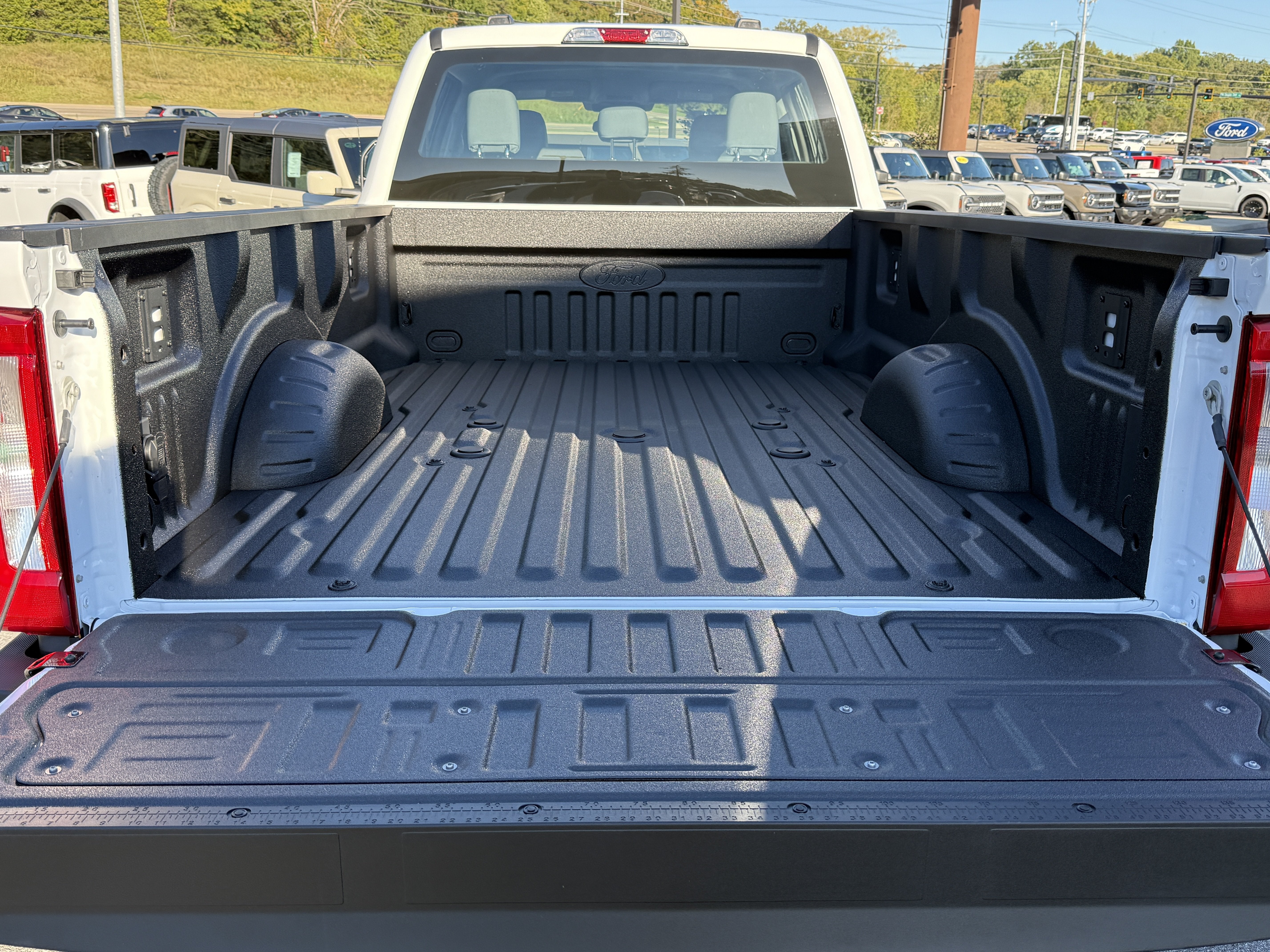 2027 Ford Super Duty F-350 DRW XL
