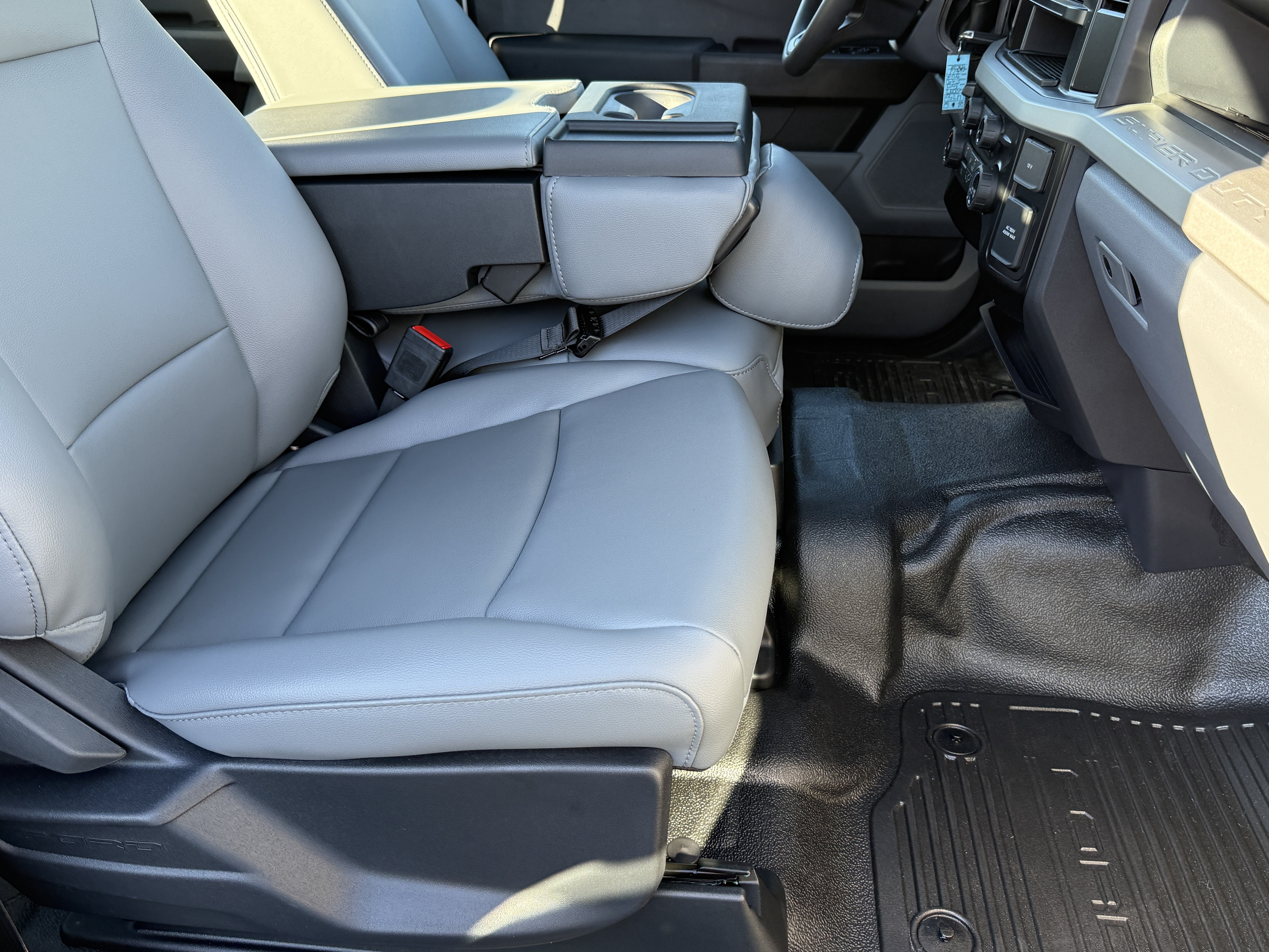 2027 Ford Super Duty F-350 DRW XL