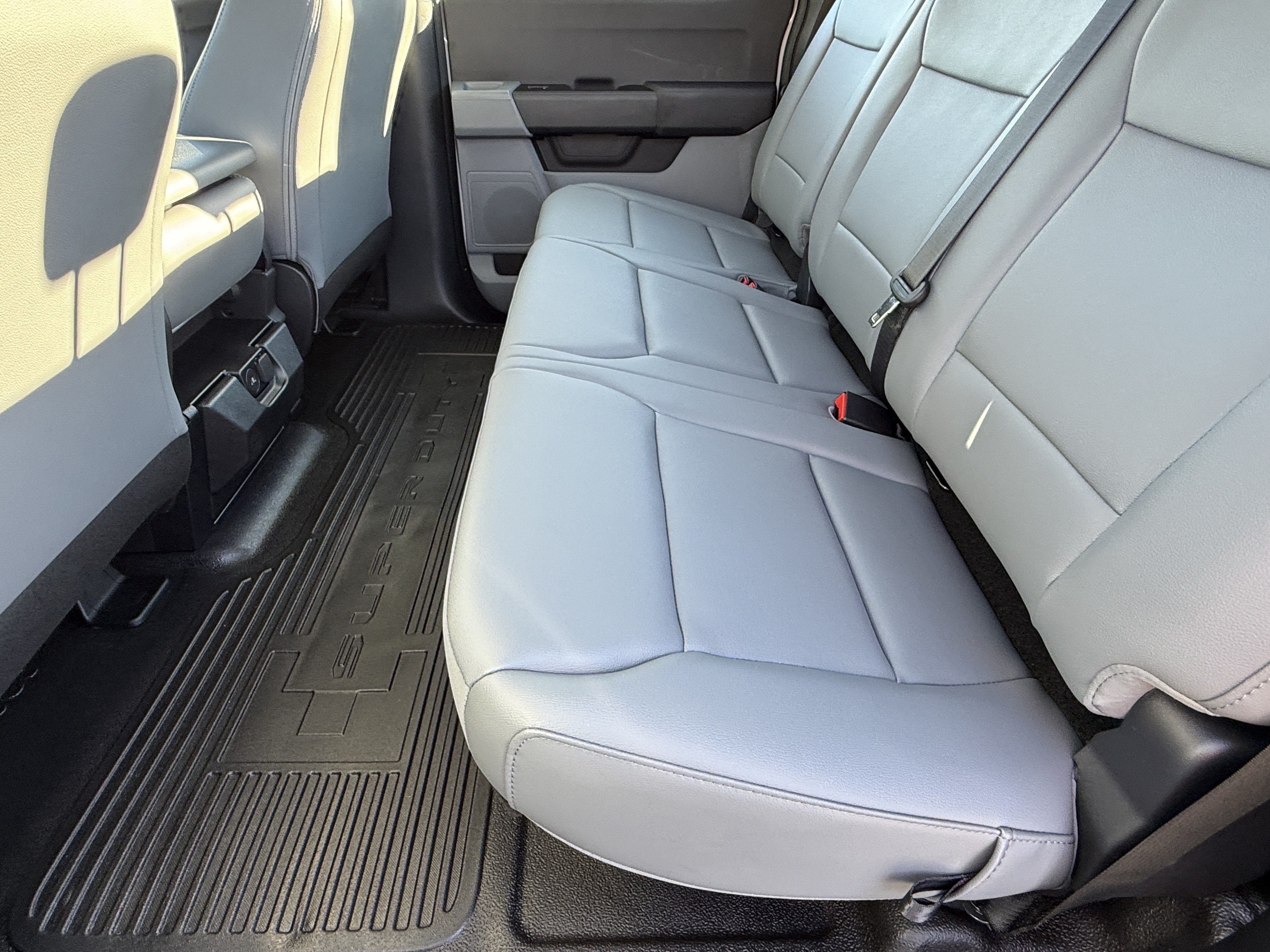 2027 Ford Super Duty F-350 DRW XL