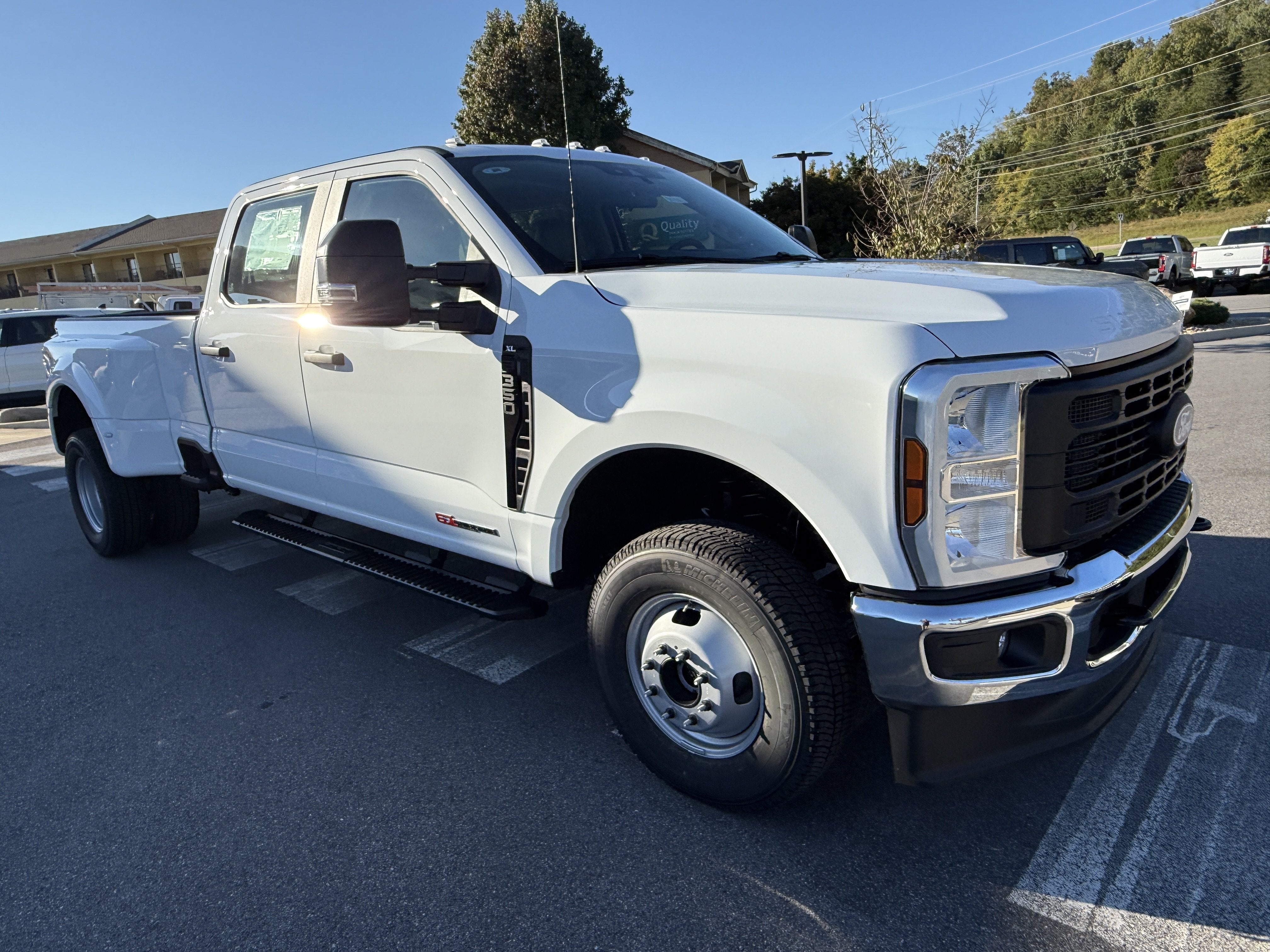 2027 Ford Super Duty F-350 DRW XL