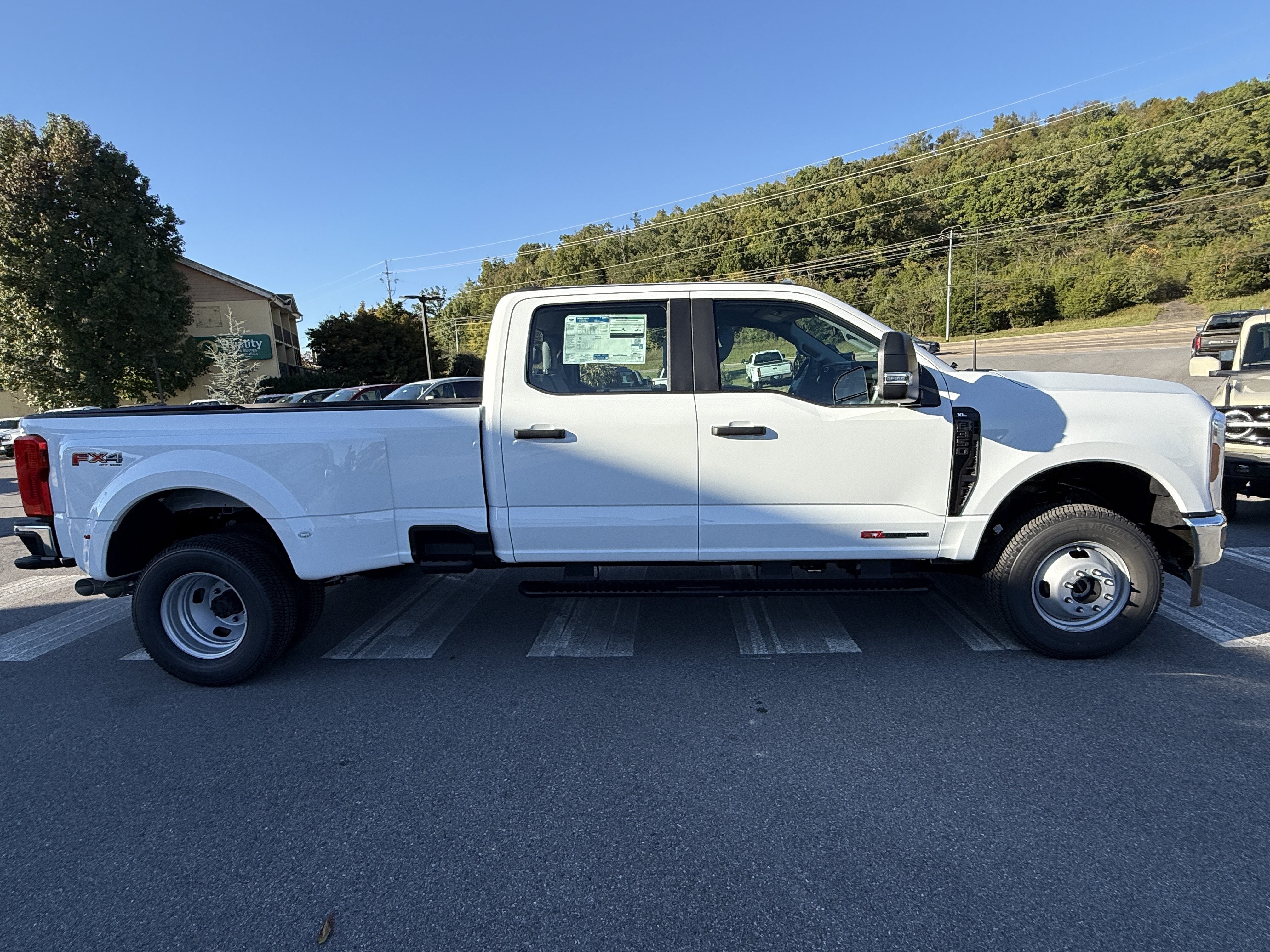 2027 Ford Super Duty F-350 DRW XL