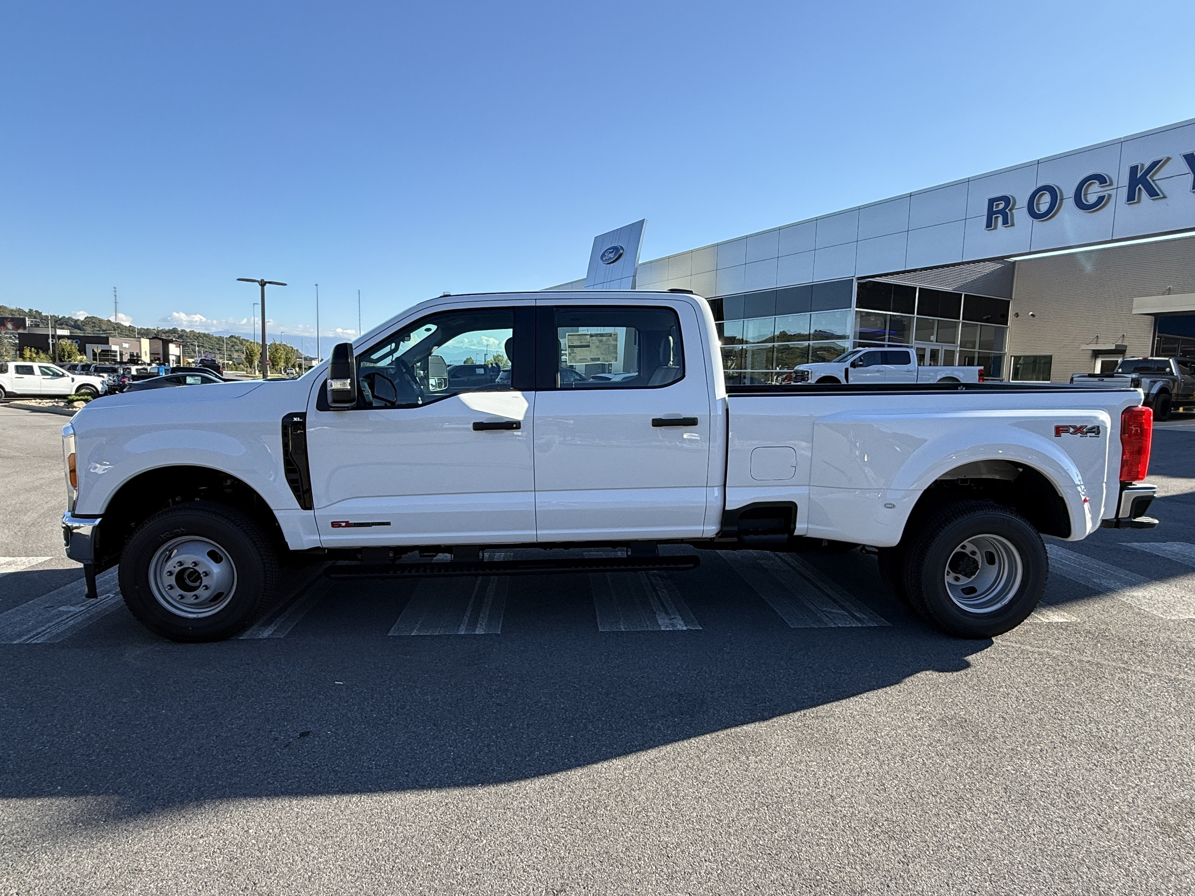 2027 Ford Super Duty F-350 DRW XL