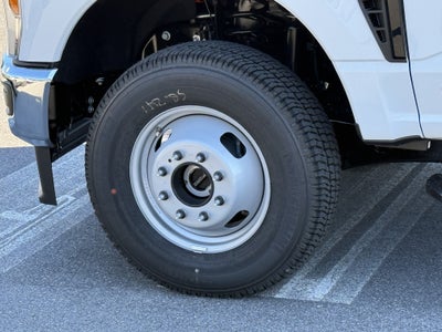 2027 Ford Super Duty F-350 DRW XL