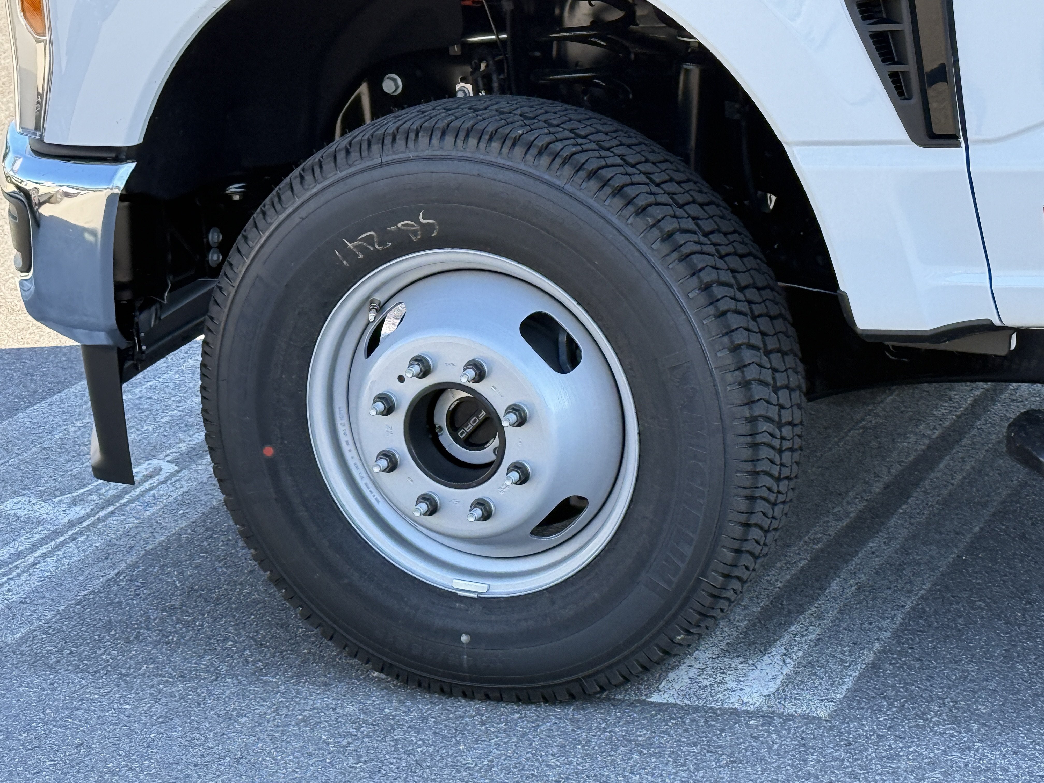 2027 Ford Super Duty F-350 DRW XL
