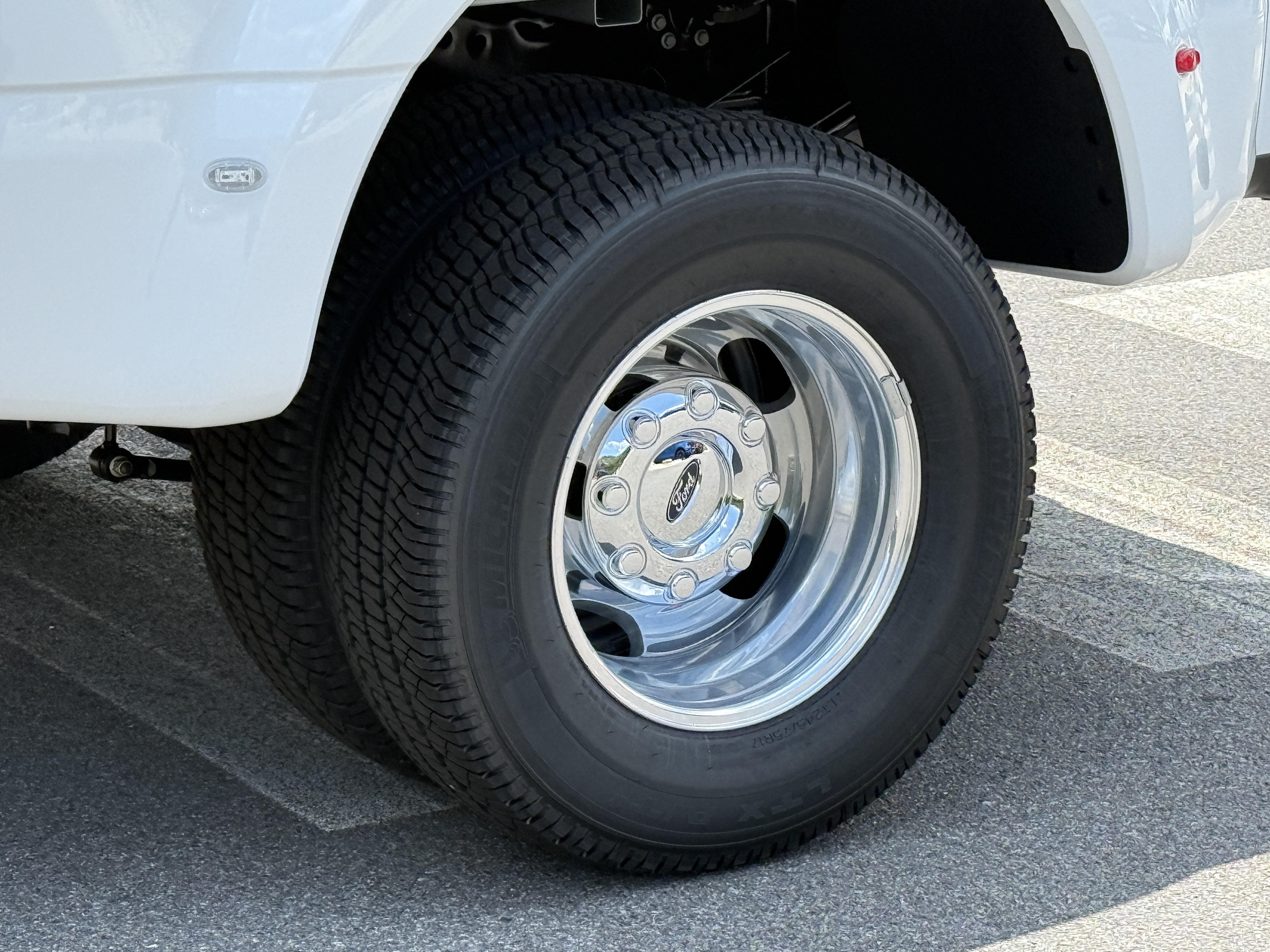 2026 Ford Super Duty F-350 DRW LARIAT