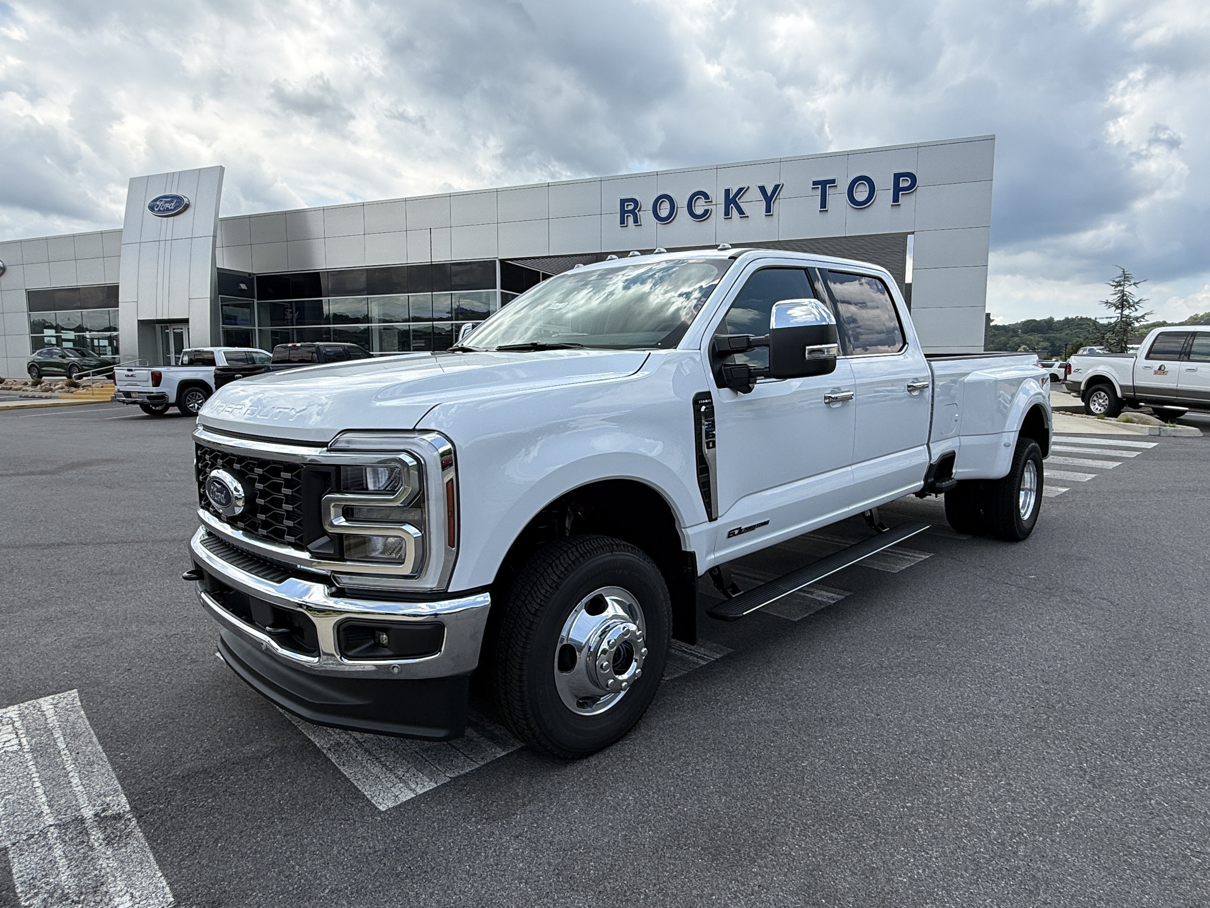 2026 Ford Super Duty F-350 DRW LARIAT