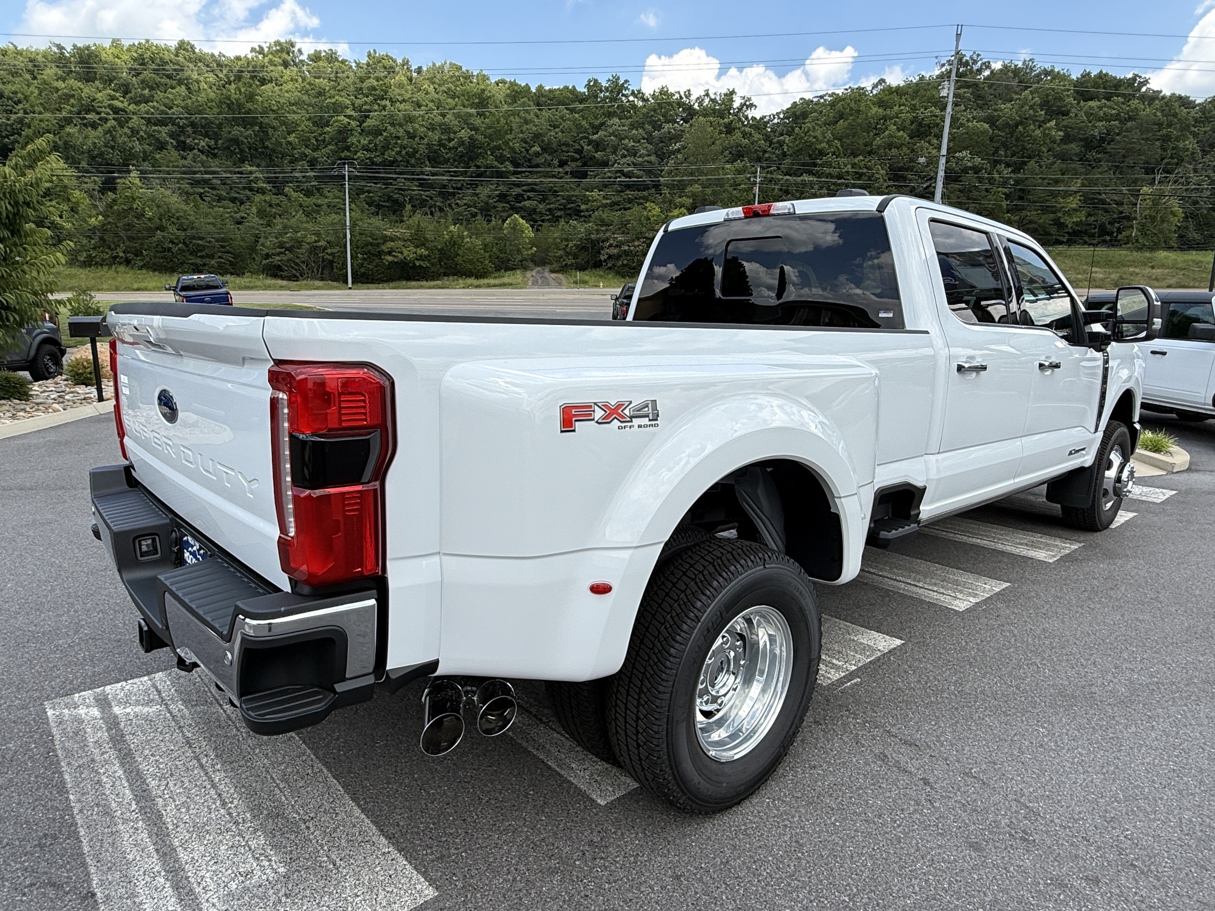 2026 Ford Super Duty F-350 DRW LARIAT
