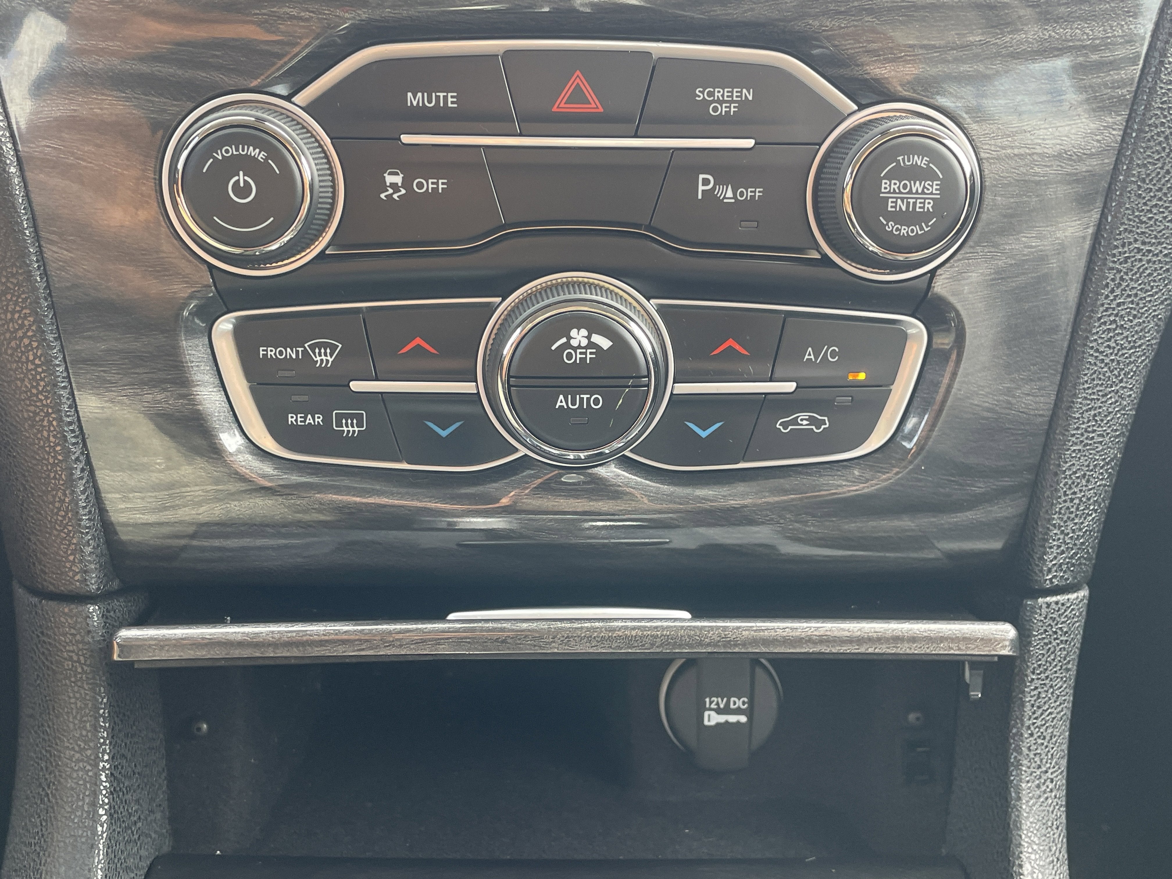 2022 Chrysler 300 Touring L