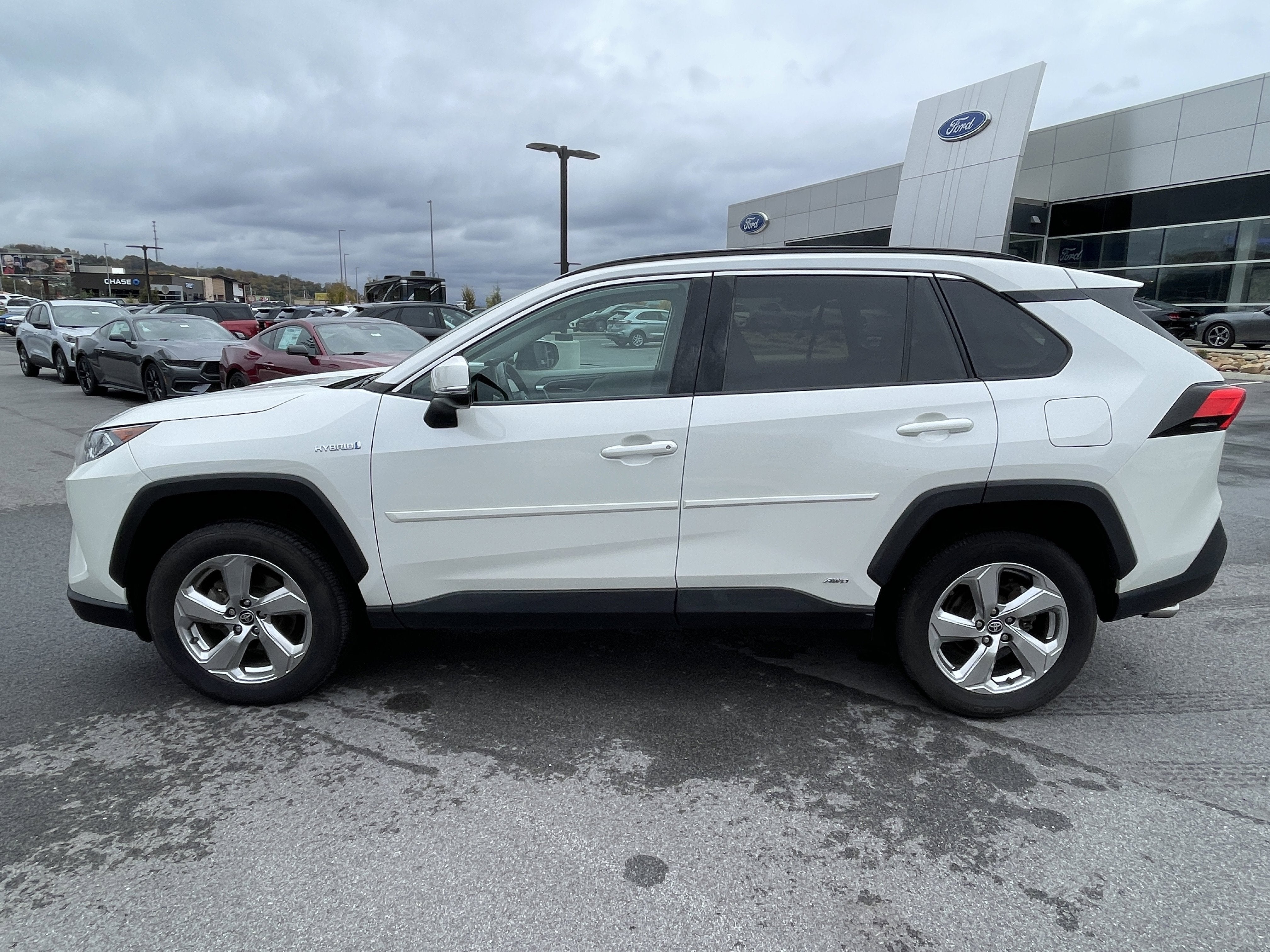 2021 Toyota RAV4 Hybrid XLE Premium