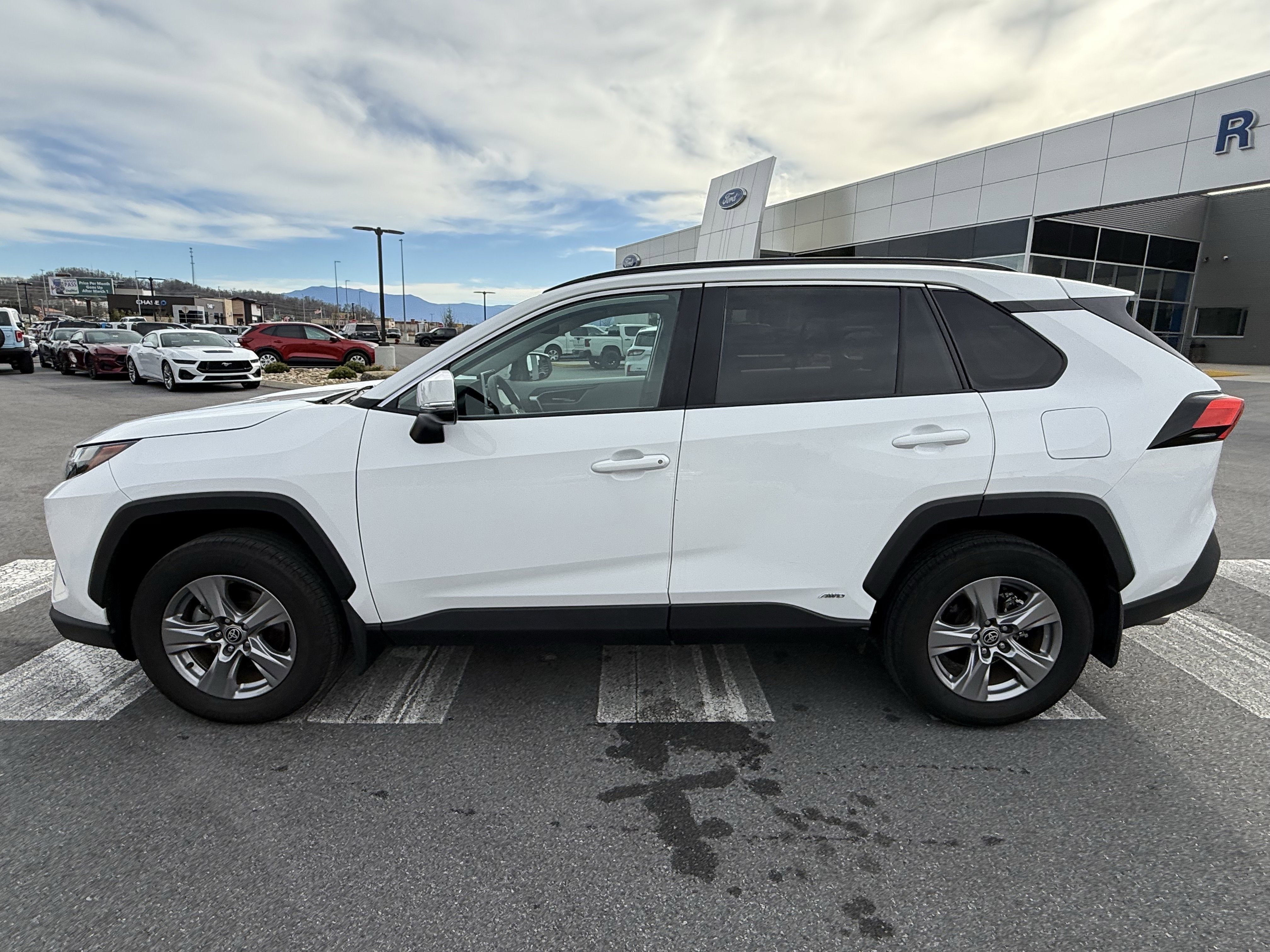 2024 Toyota RAV4 Hybrid XLE