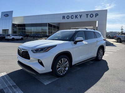 2022 Toyota Highlander Hybrid Platinum