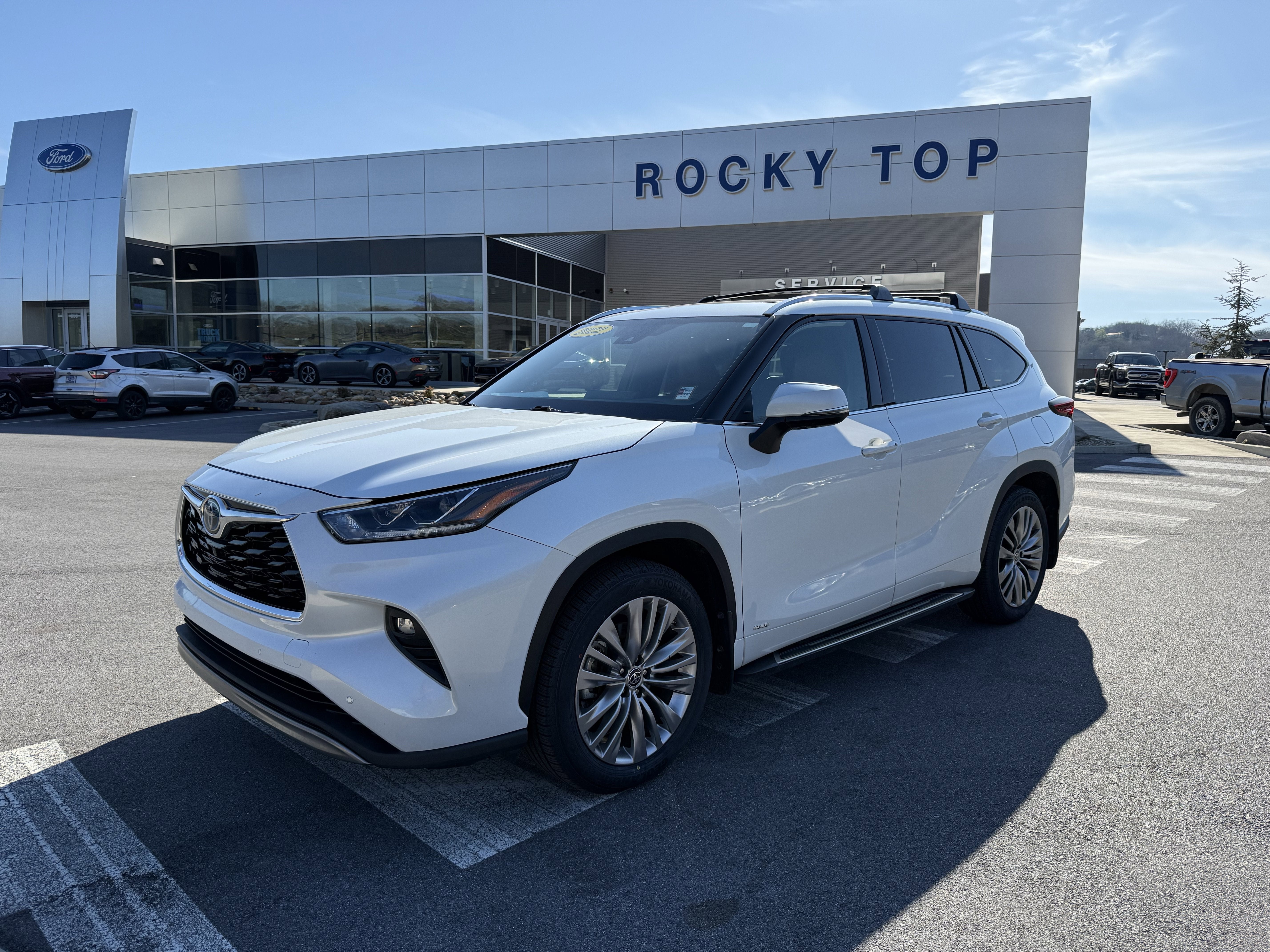 2022 Toyota Highlander Hybrid Platinum