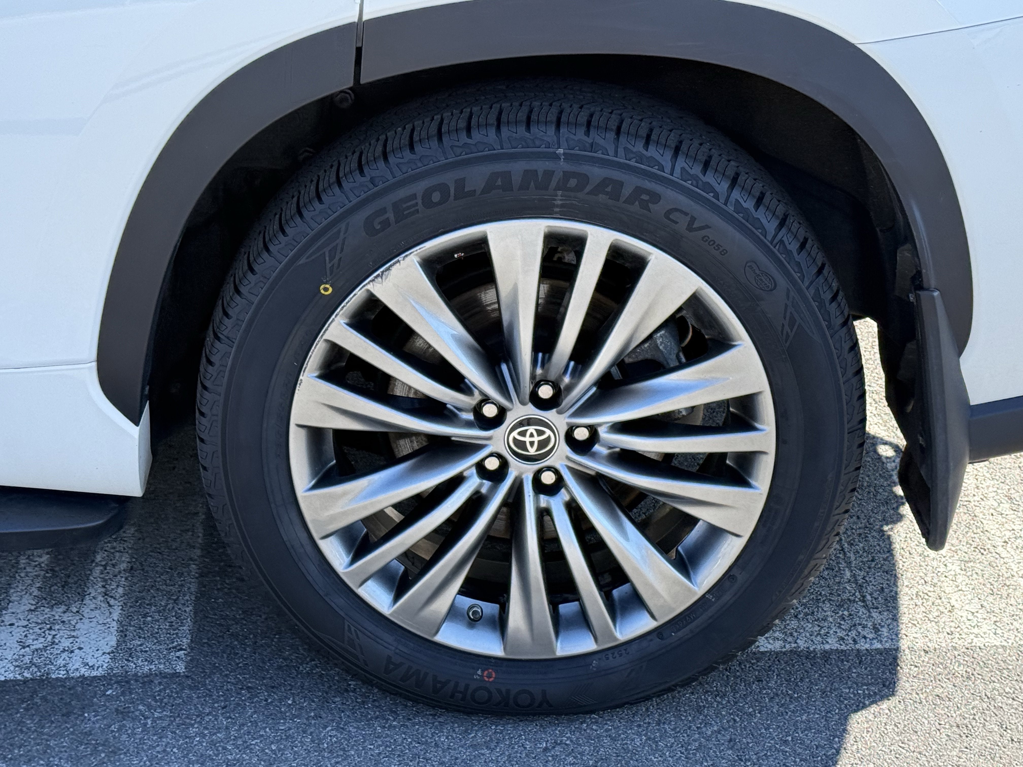 2022 Toyota Highlander Hybrid Platinum