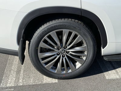 2022 Toyota Highlander Hybrid Platinum