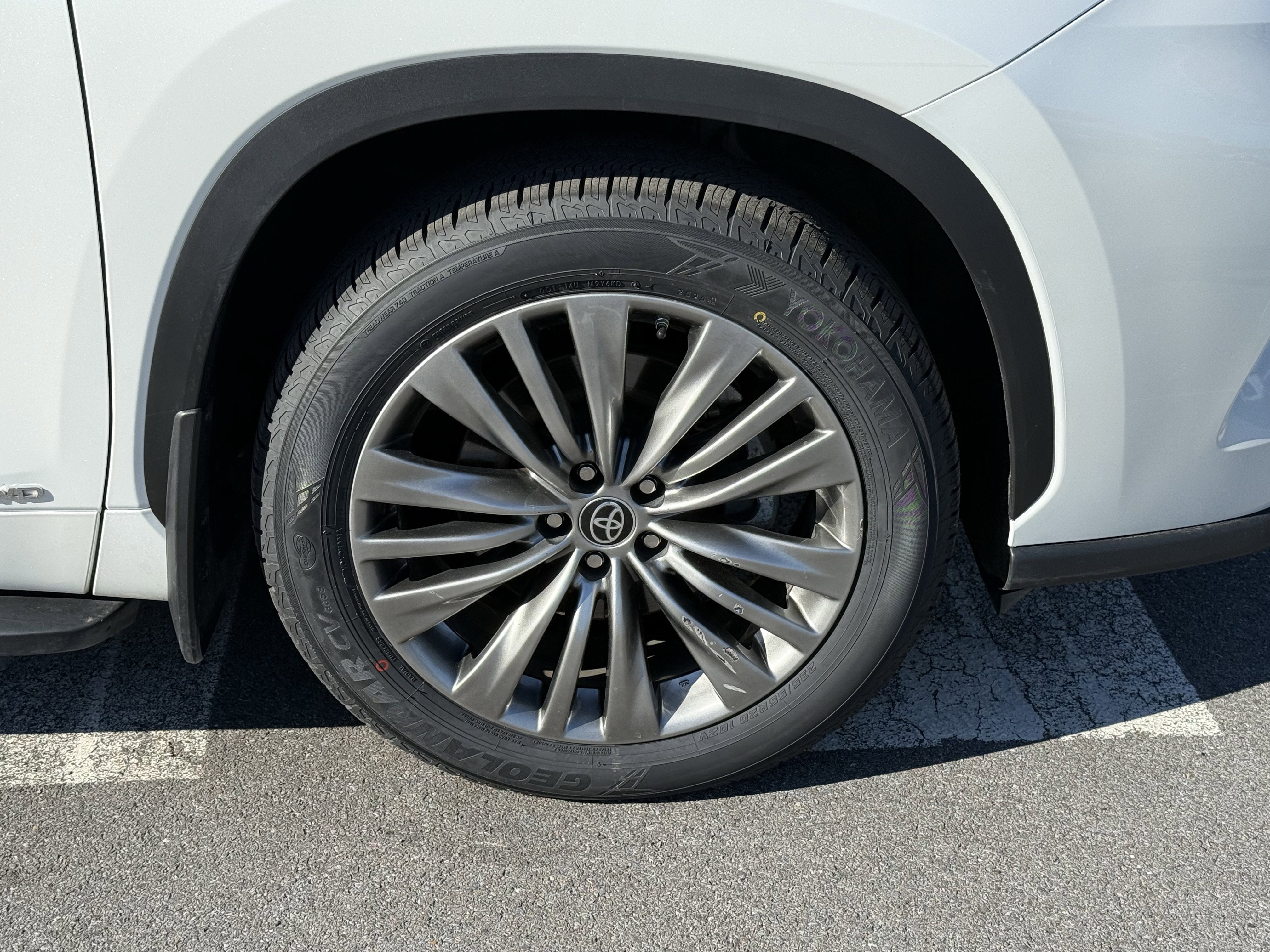 2022 Toyota Highlander Hybrid Platinum