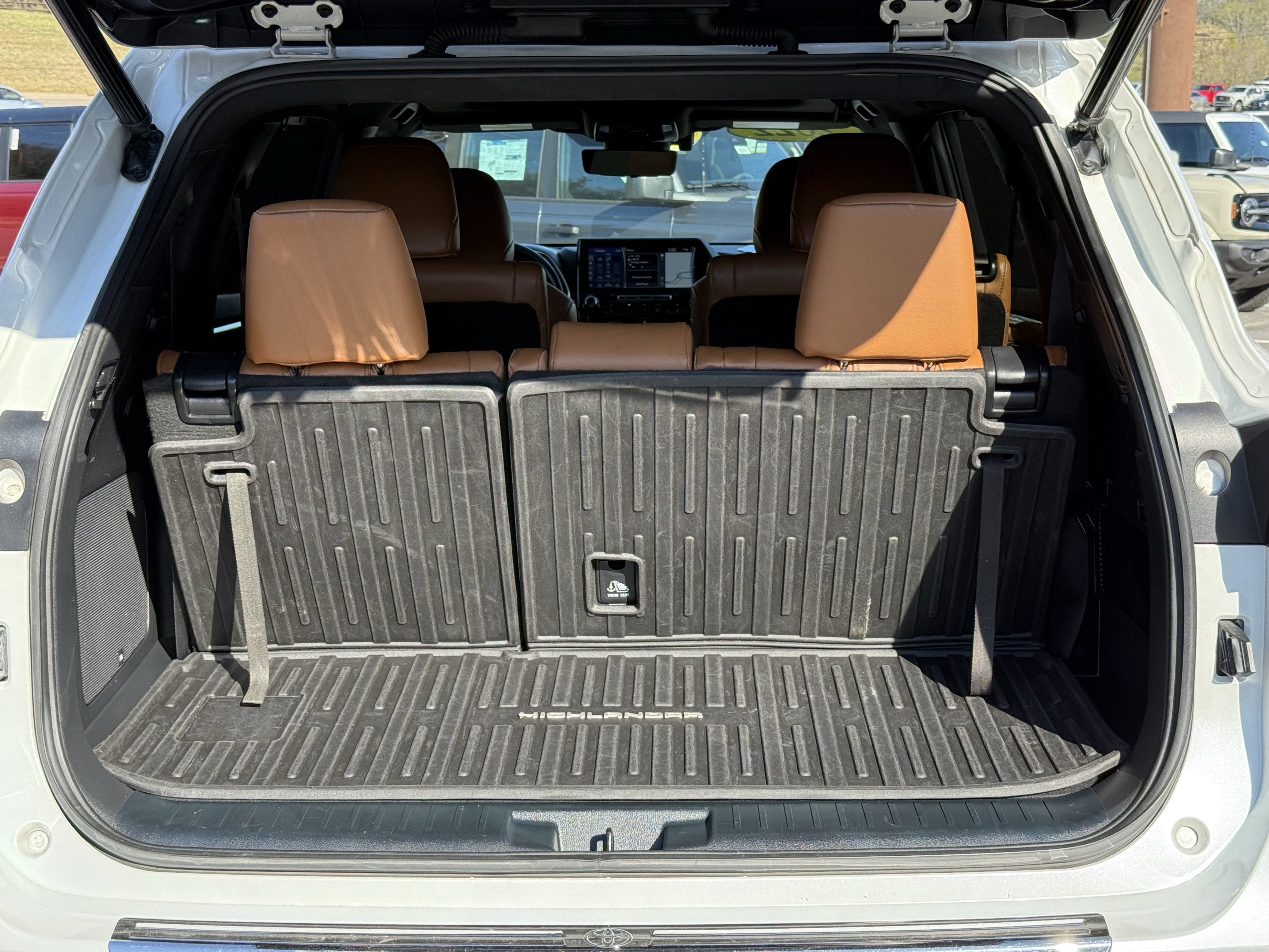 2022 Toyota Highlander Hybrid Platinum