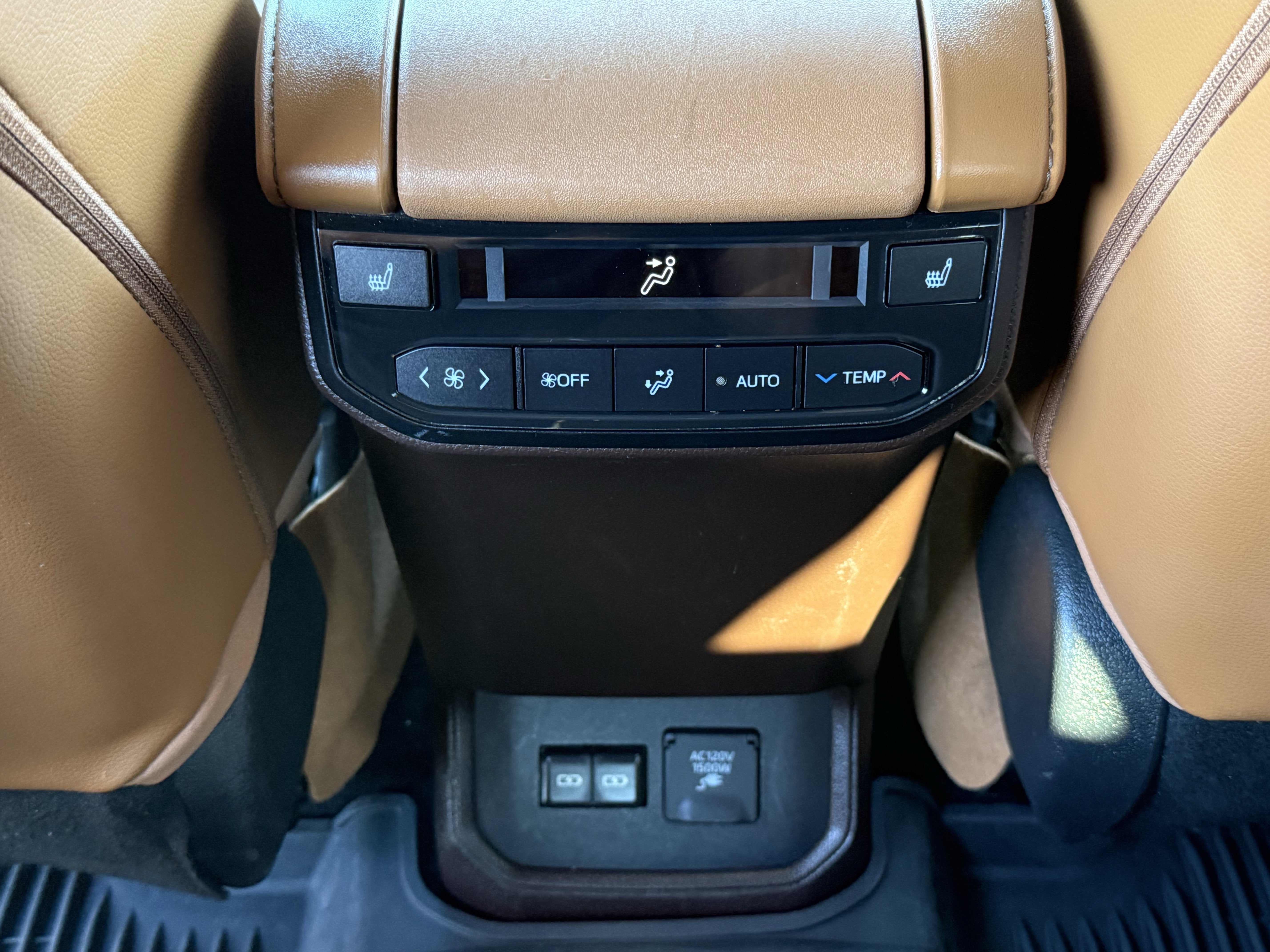 2022 Toyota Highlander Hybrid Platinum