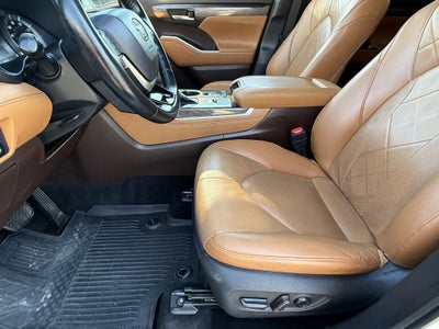 2022 Toyota Highlander Hybrid Platinum