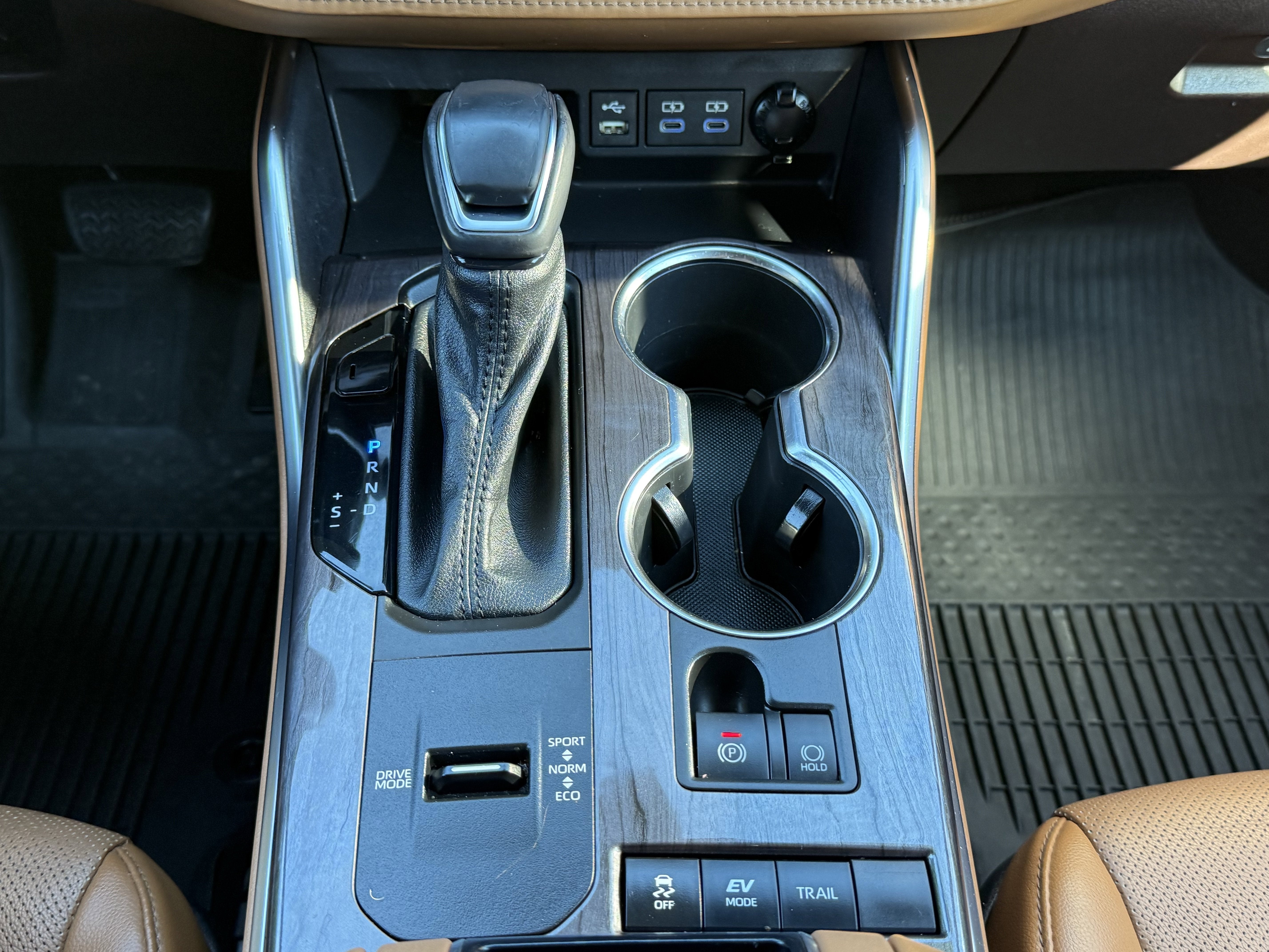 2022 Toyota Highlander Hybrid Platinum