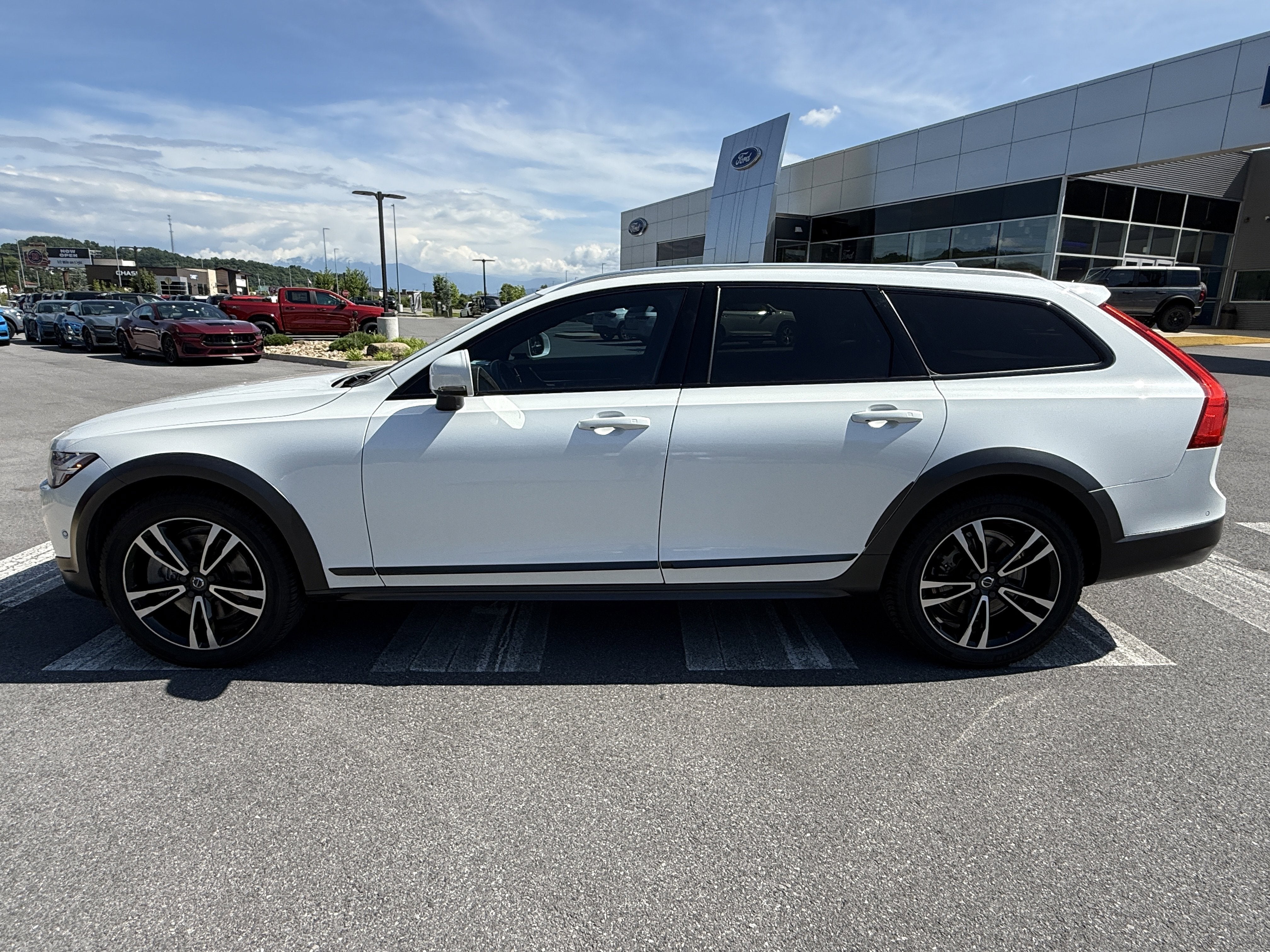 2018 Volvo V90 Cross Country T5