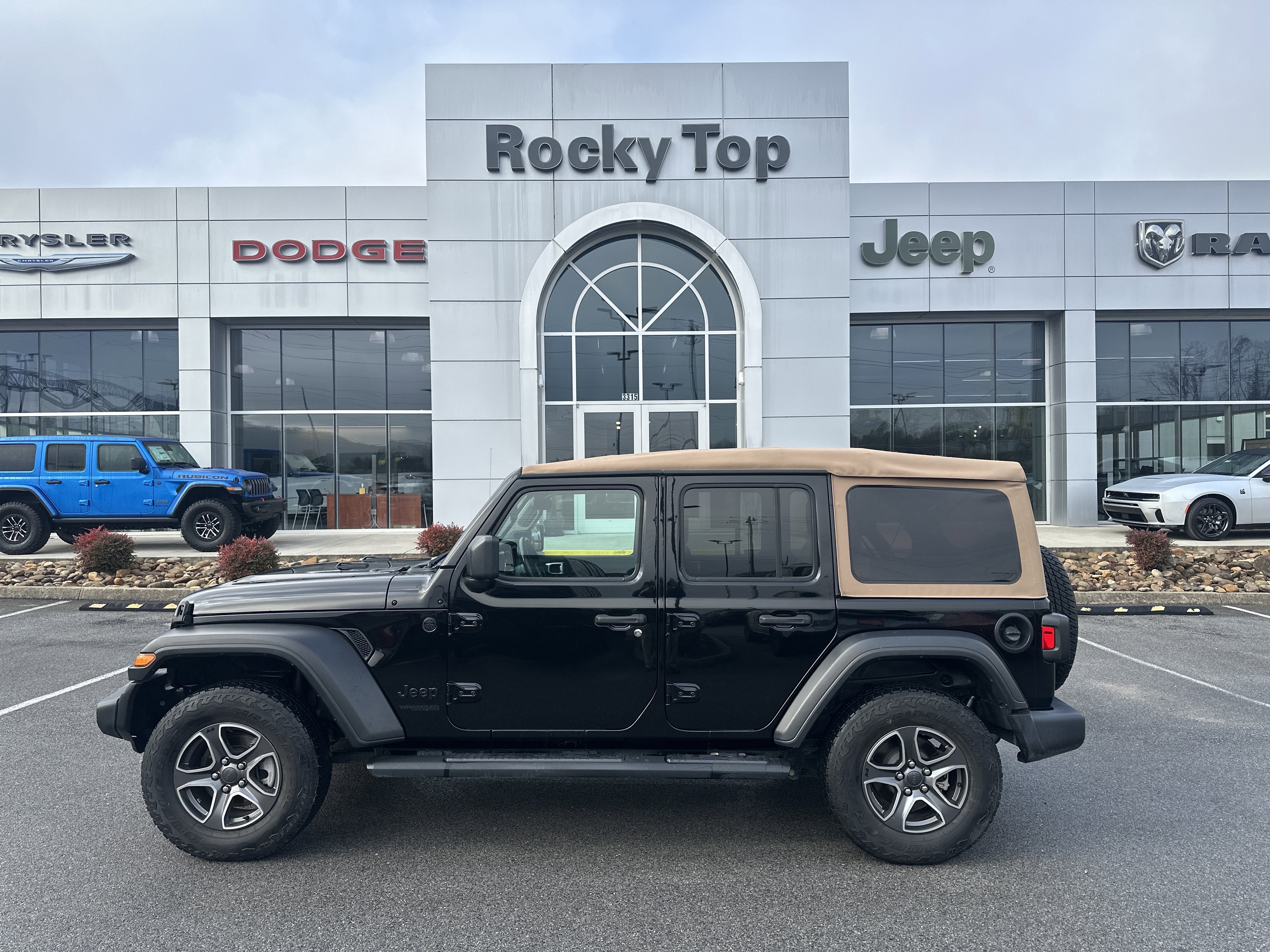 2020 Jeep Wrangler Unlimited Black and Tan 4X4