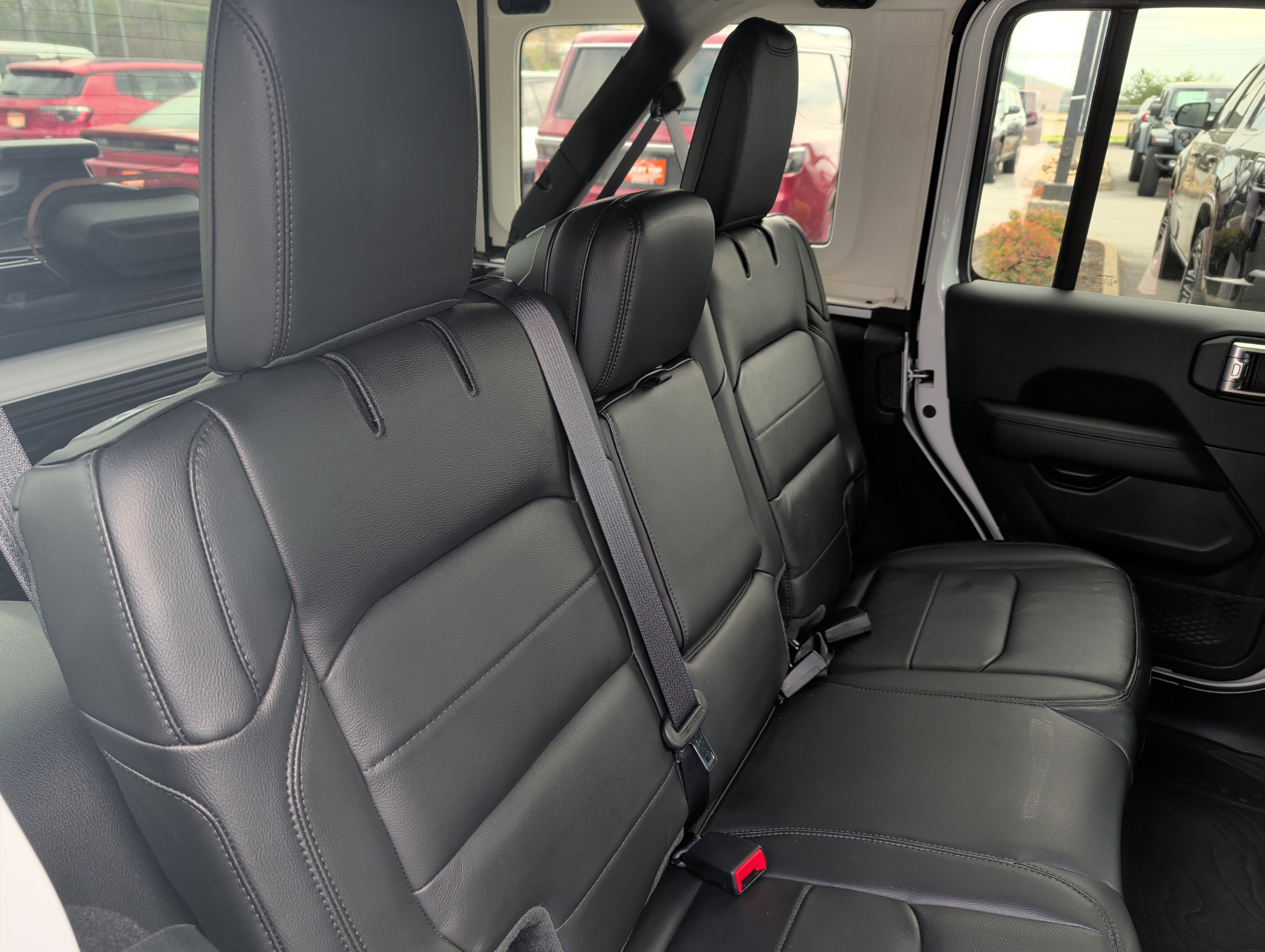 2023 Jeep Wrangler 4-Door Sahara Altitude 4x4