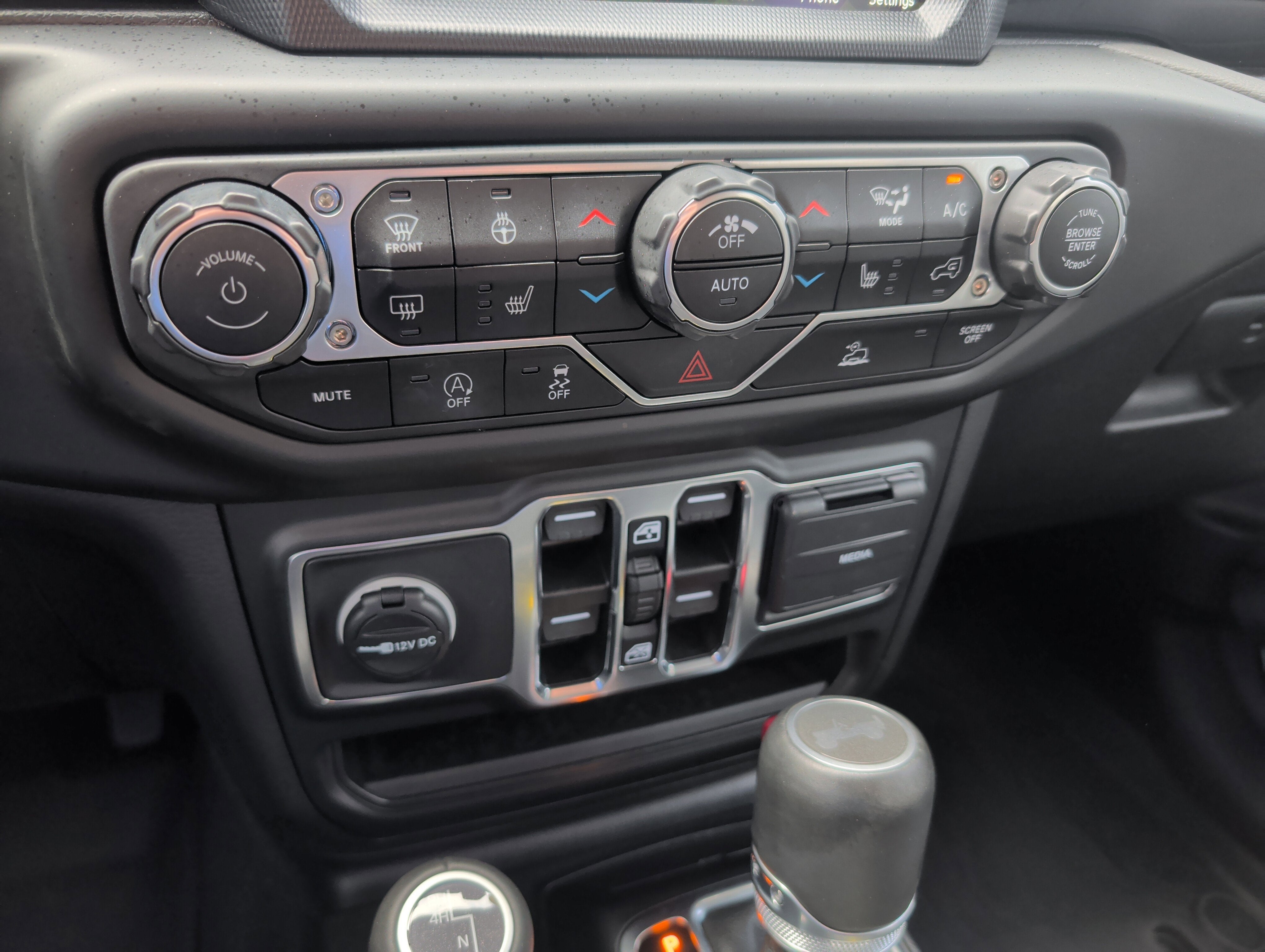 2023 Jeep Wrangler 4-Door Sahara Altitude 4x4