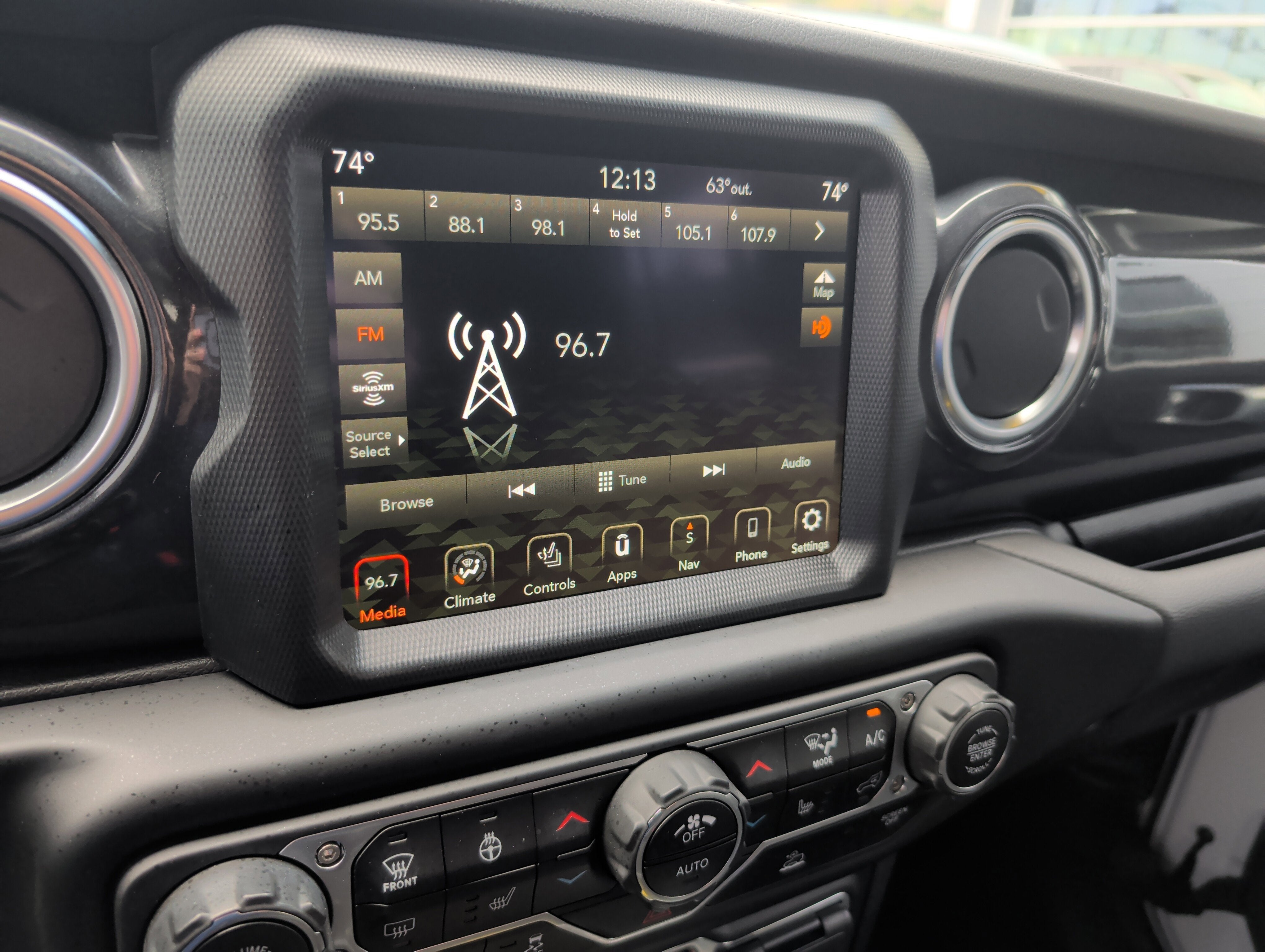 2023 Jeep Wrangler 4-Door Sahara Altitude 4x4
