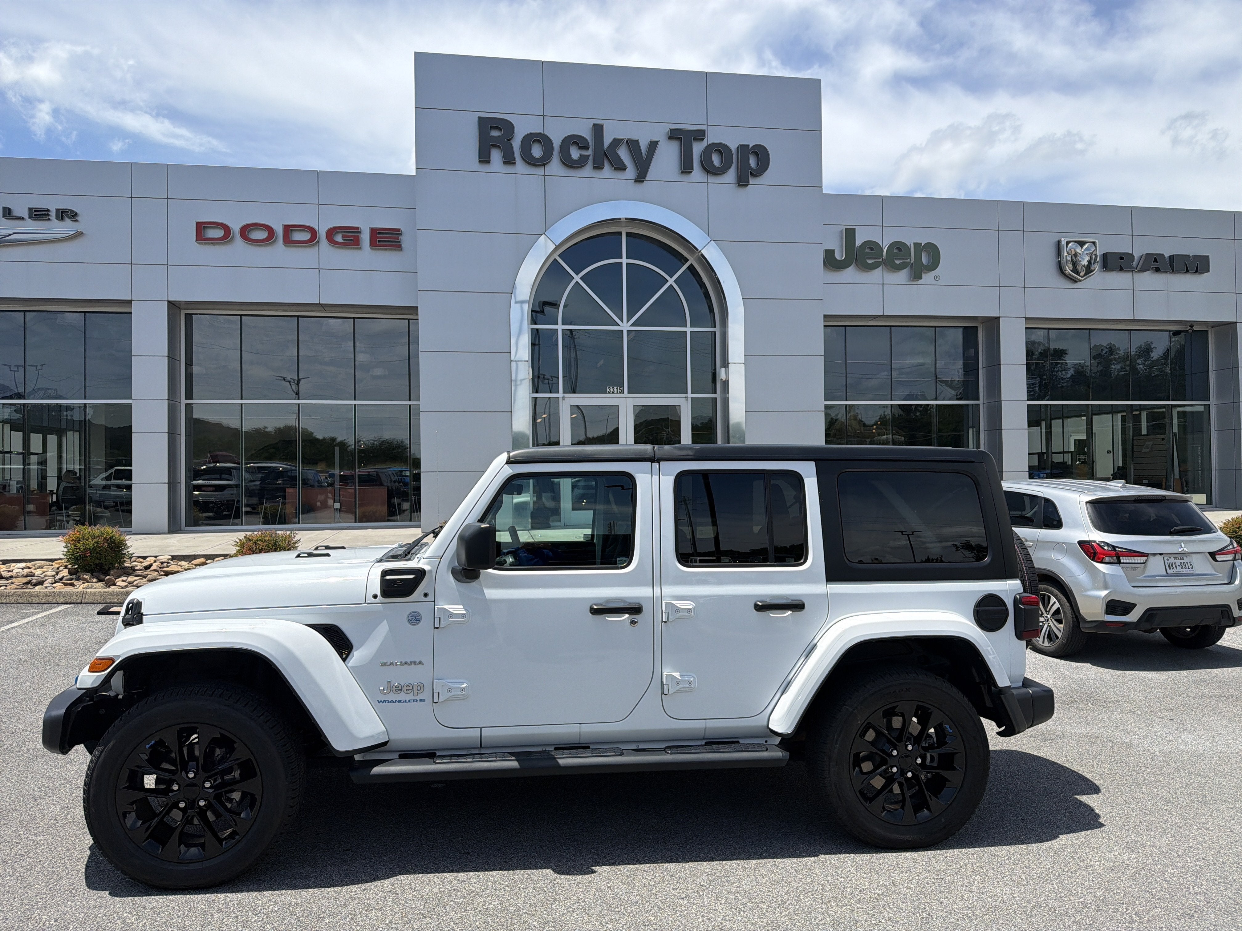2023 Jeep Wrangler 4xe Sahara 4x4