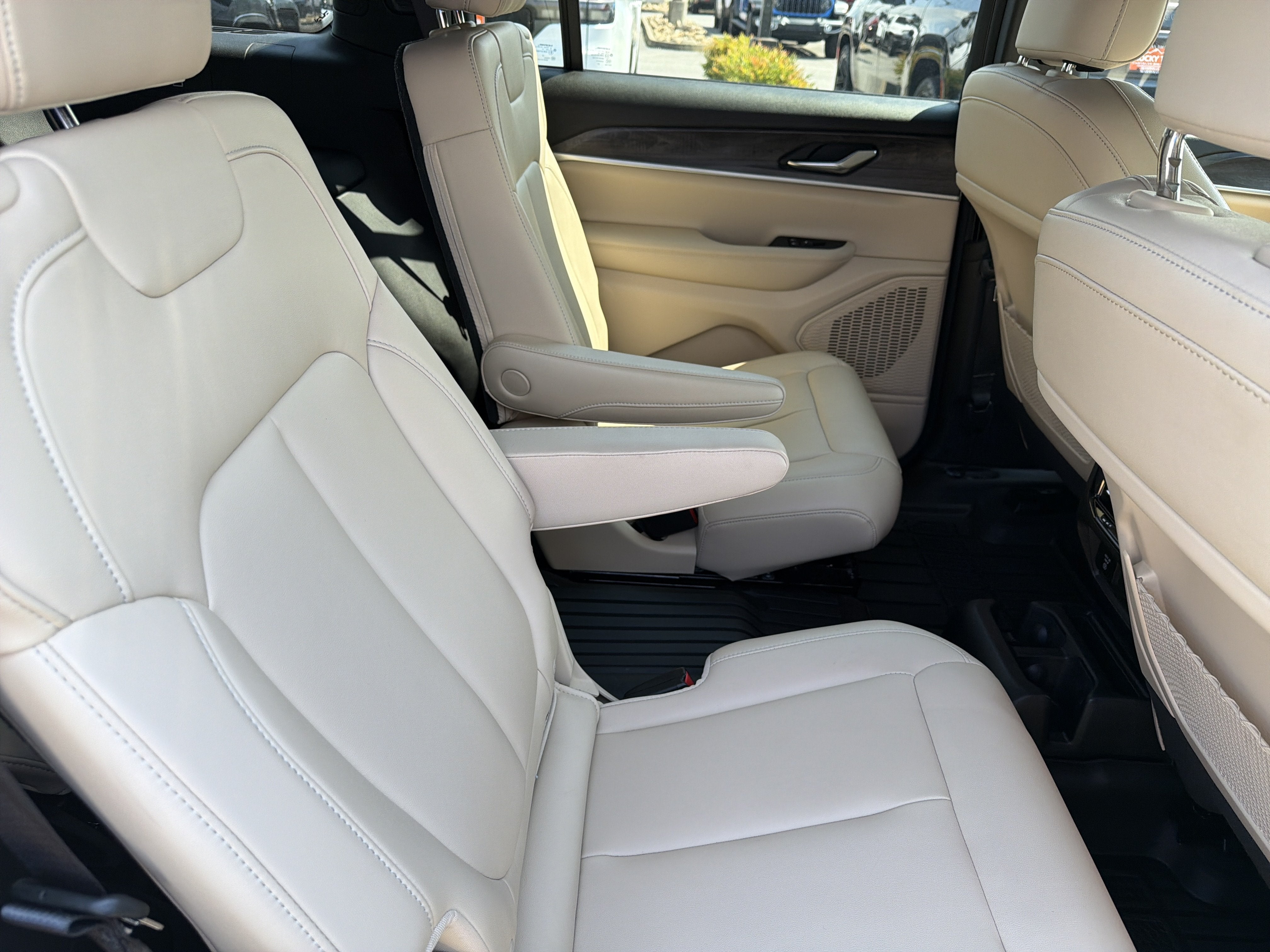 2025 Jeep Grand Cherokee L Limited 4x4