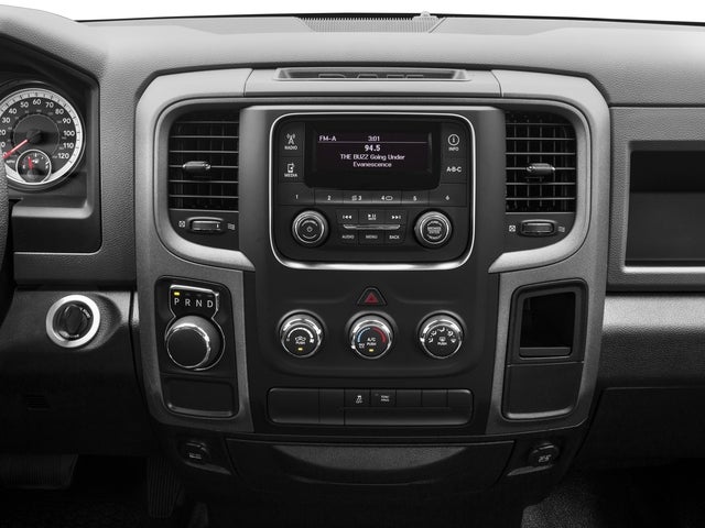 2017 RAM 1500 Express Crew Cab 4x4 5'7' Box