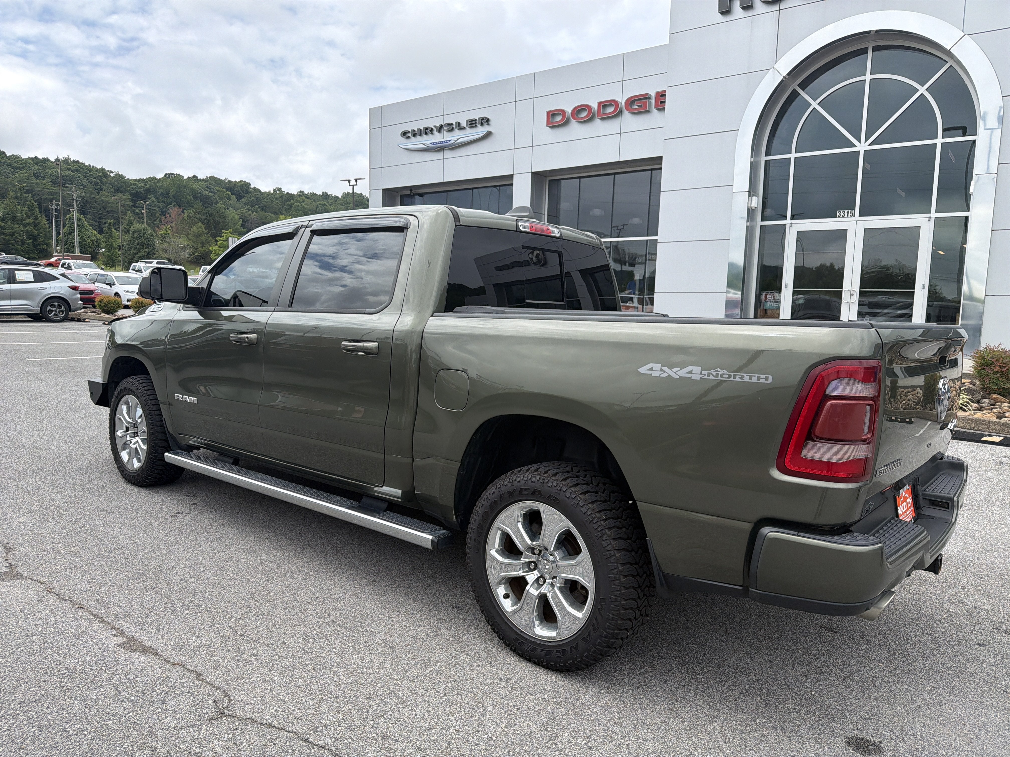 2020 RAM 1500 Big Horn Crew Cab 4x4 5'7' Box