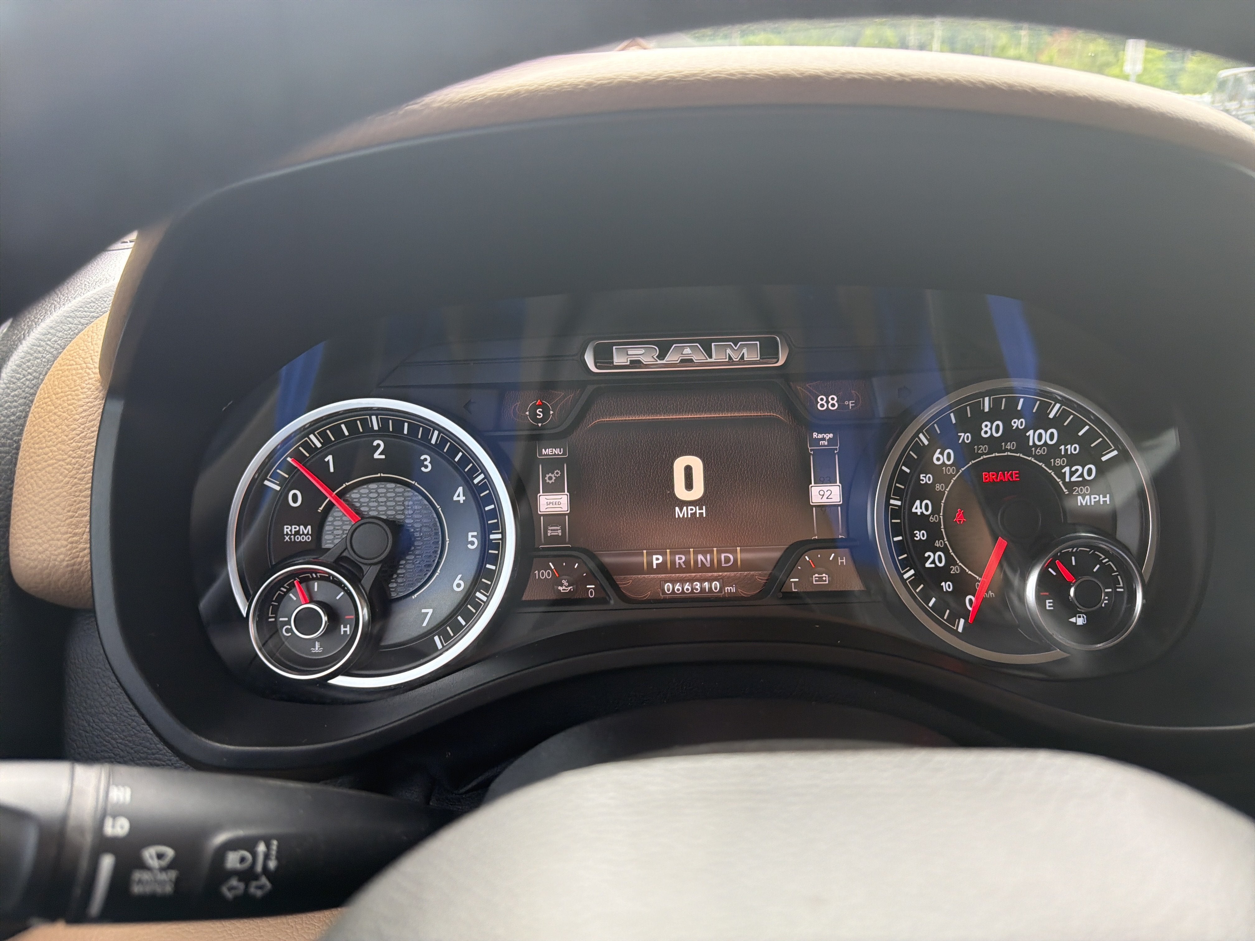 2020 RAM 1500 Big Horn Crew Cab 4x4 5'7' Box